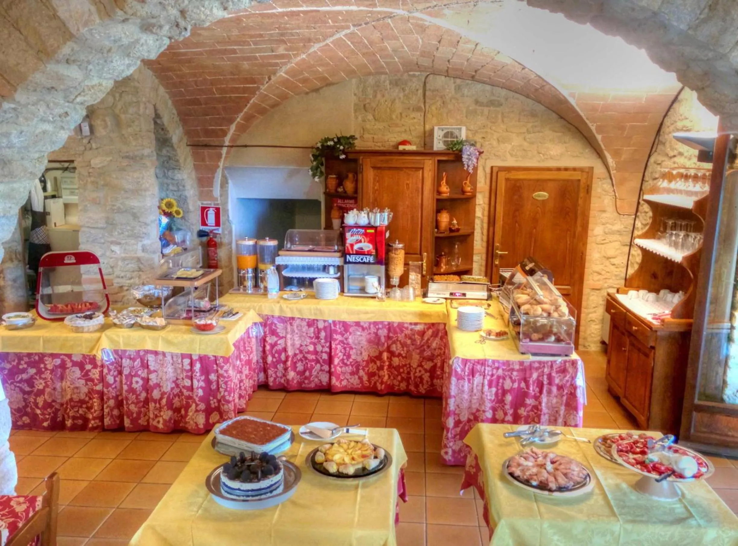 Buffet breakfast in Hotel Residence Villa Rioddi