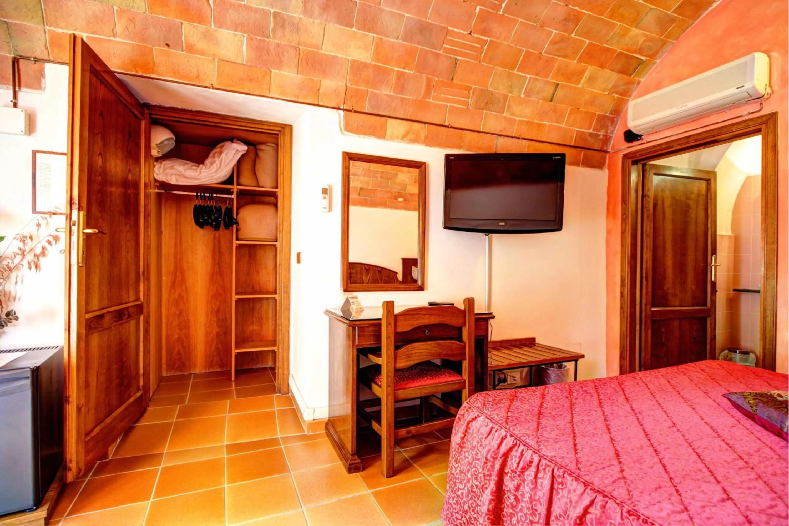 Bedroom, Bed in Hotel Residence Villa Rioddi