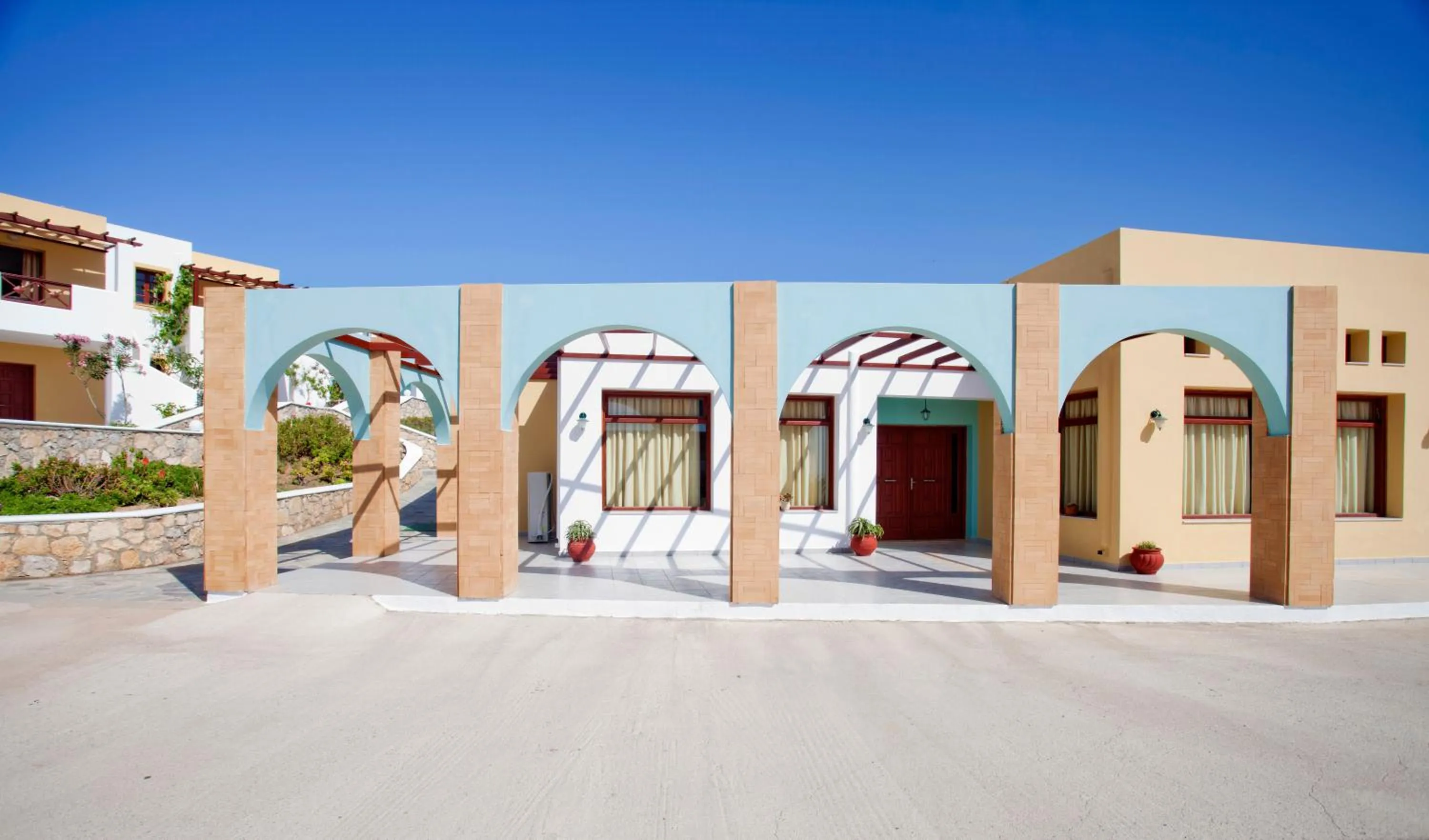 Golden Sun Apartments