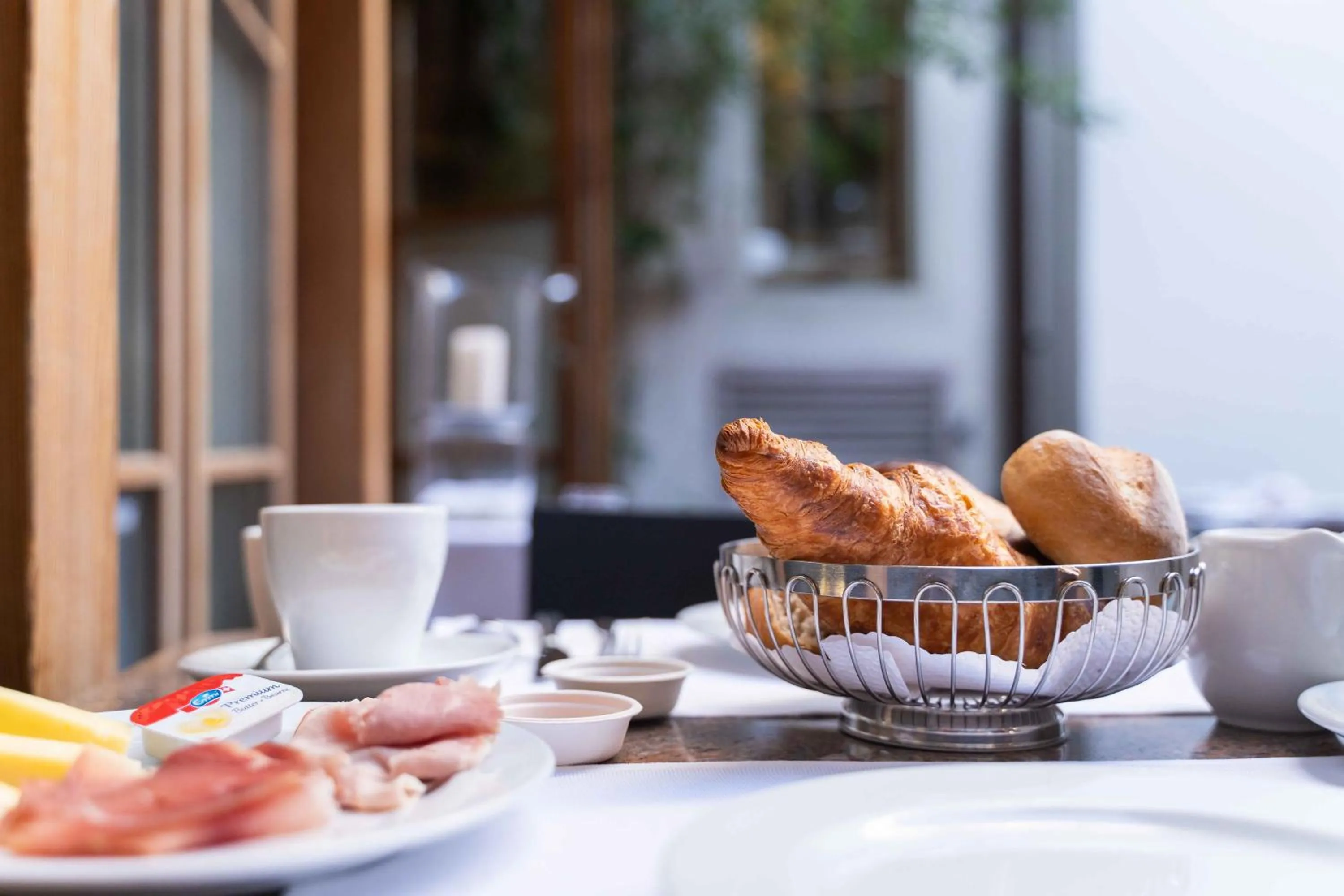 Breakfast in SET Hotel.Residence by Teufelhof Basel