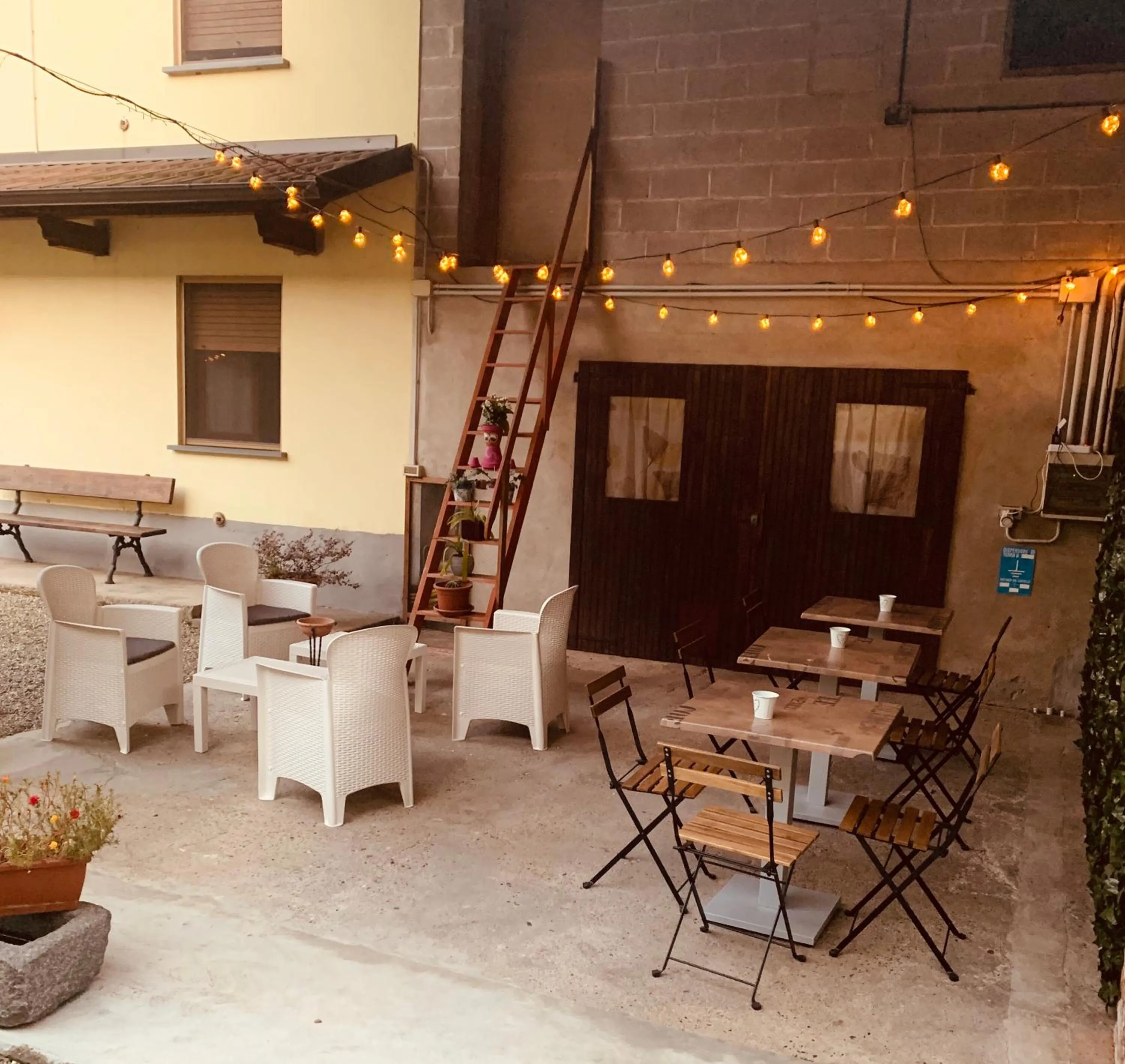 Inner courtyard view in B&B dalLo Zio