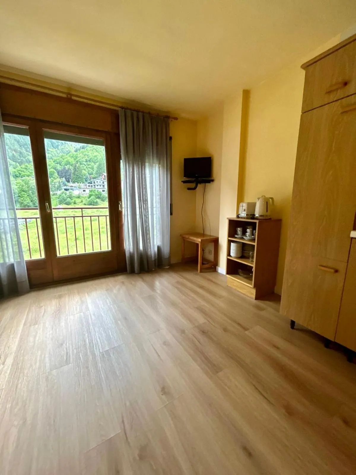 Communal lounge/ TV room in Apartamentos Turisticos Poblado