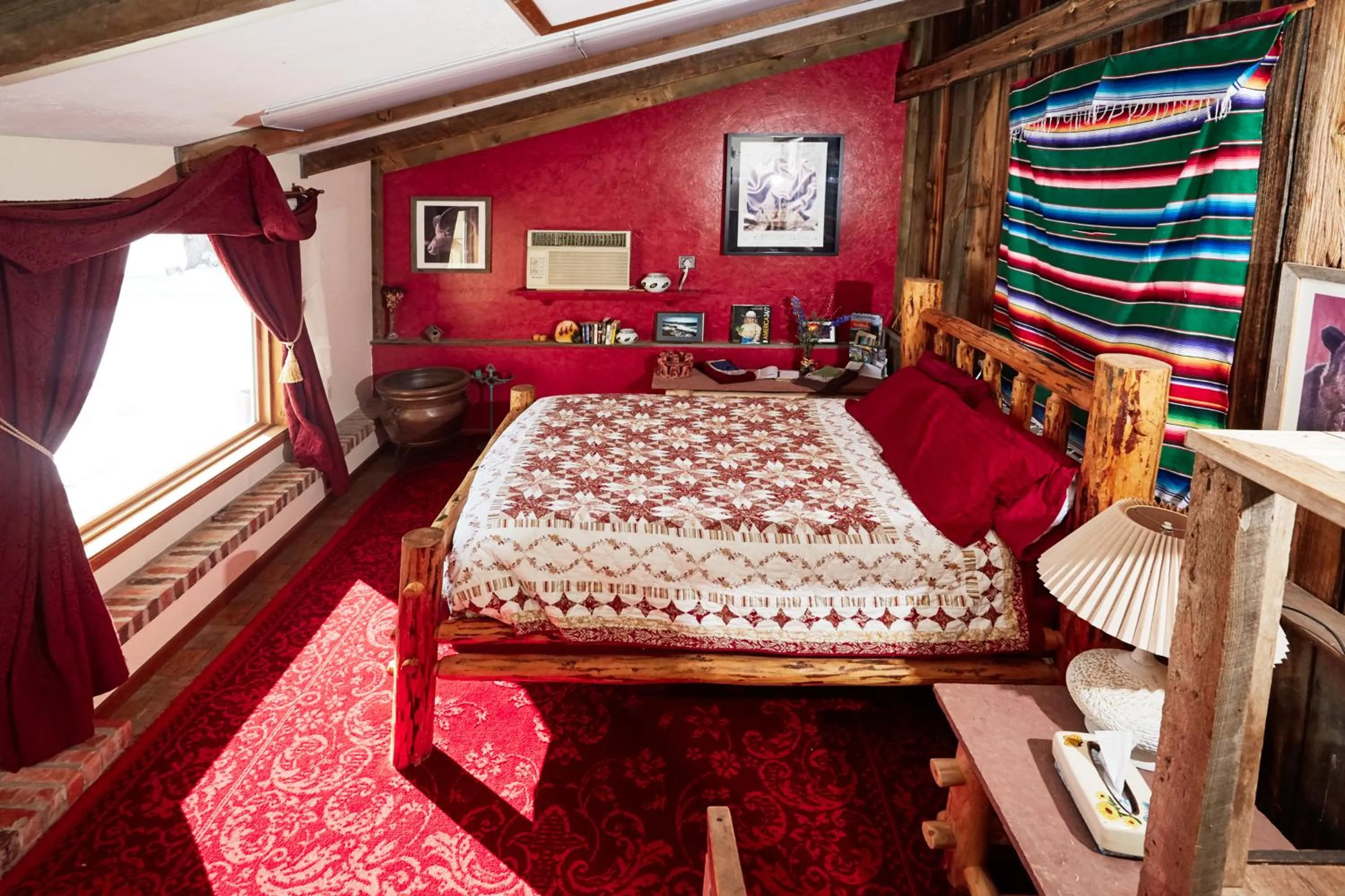 Bed in Devils Tower Lodge