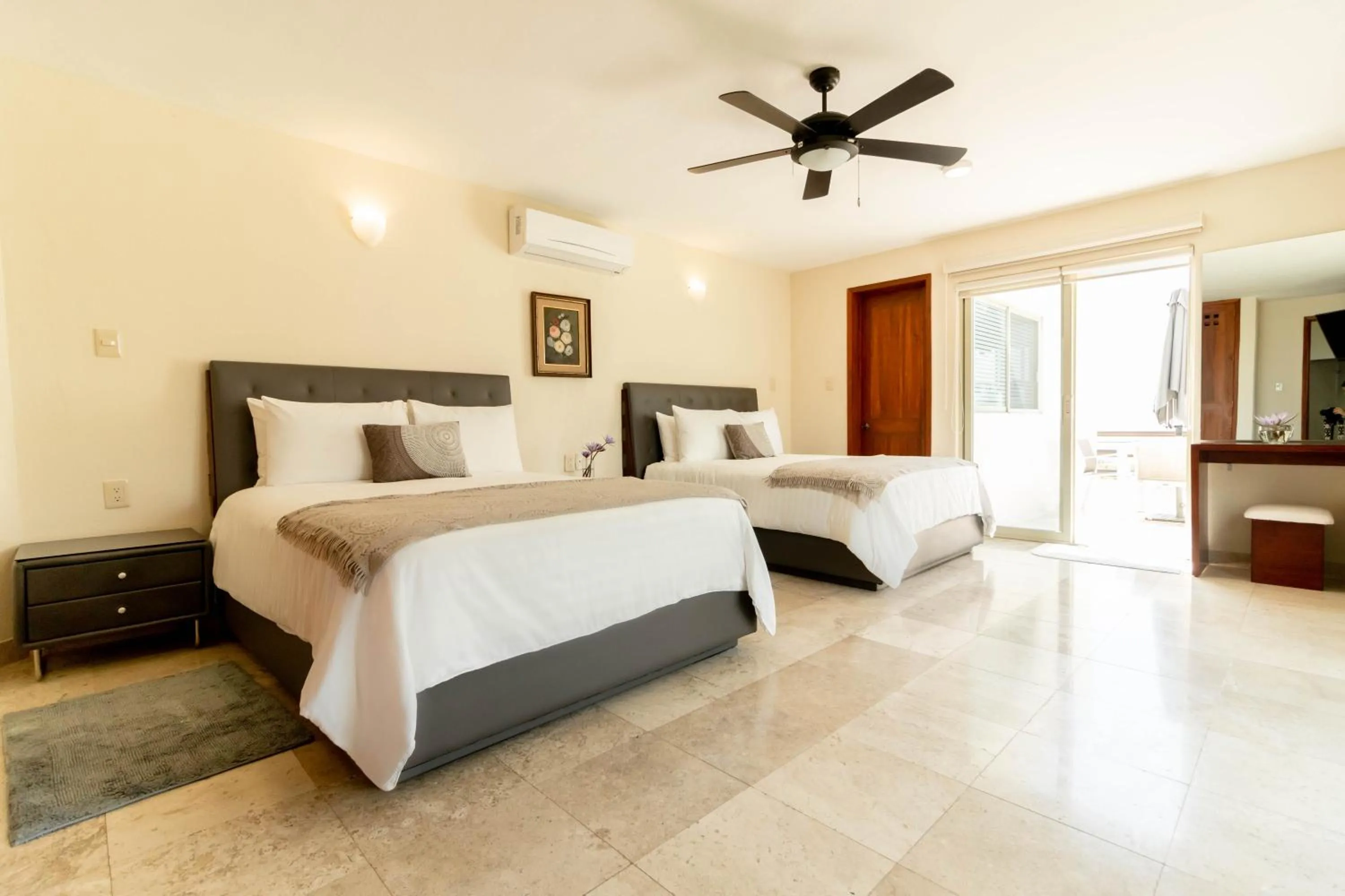 Photo of the whole room, Bed in Alilo by Muuk