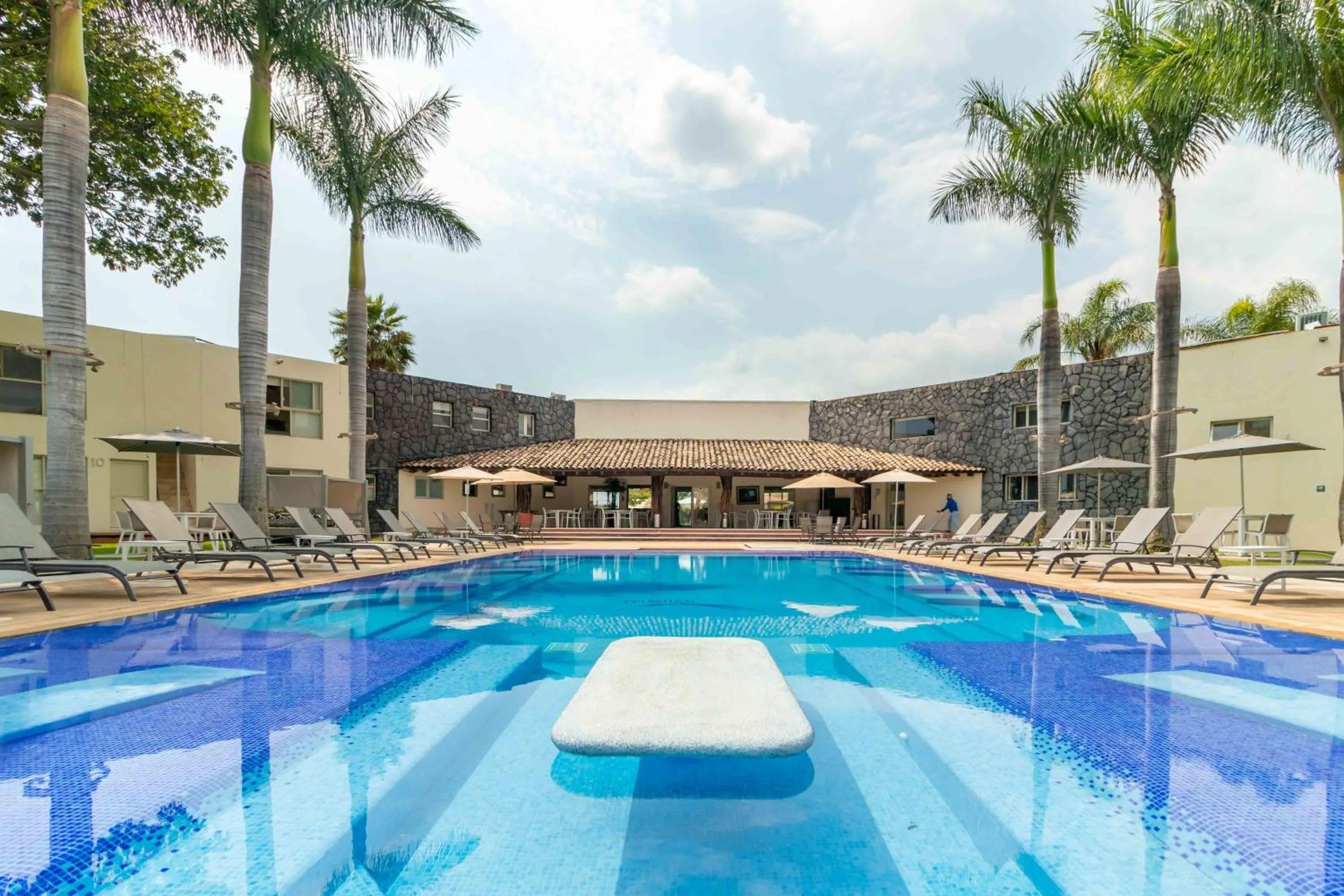 Swimming pool in Alilo by Muuk