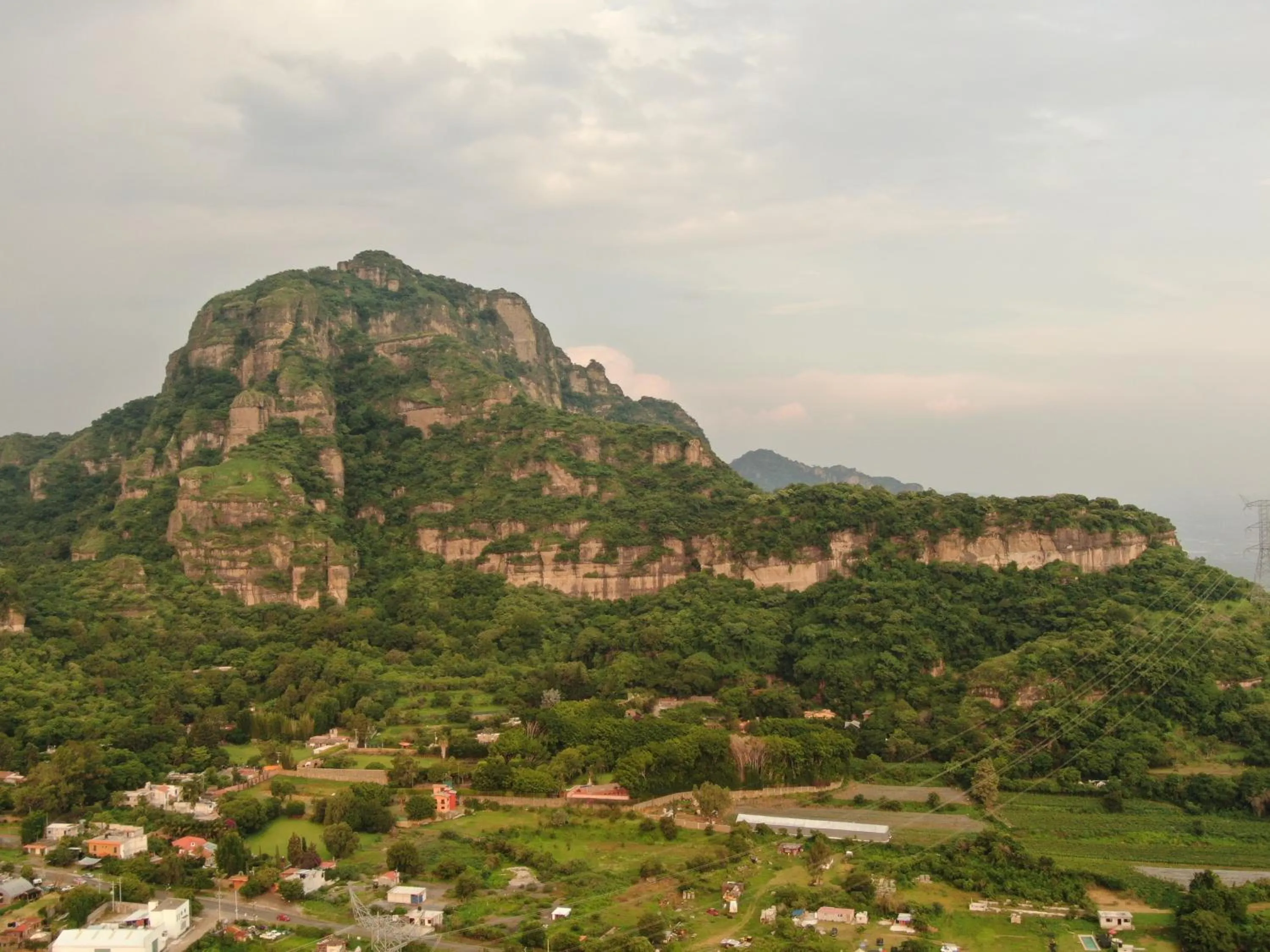 Mountain view in Alilo by Muuk