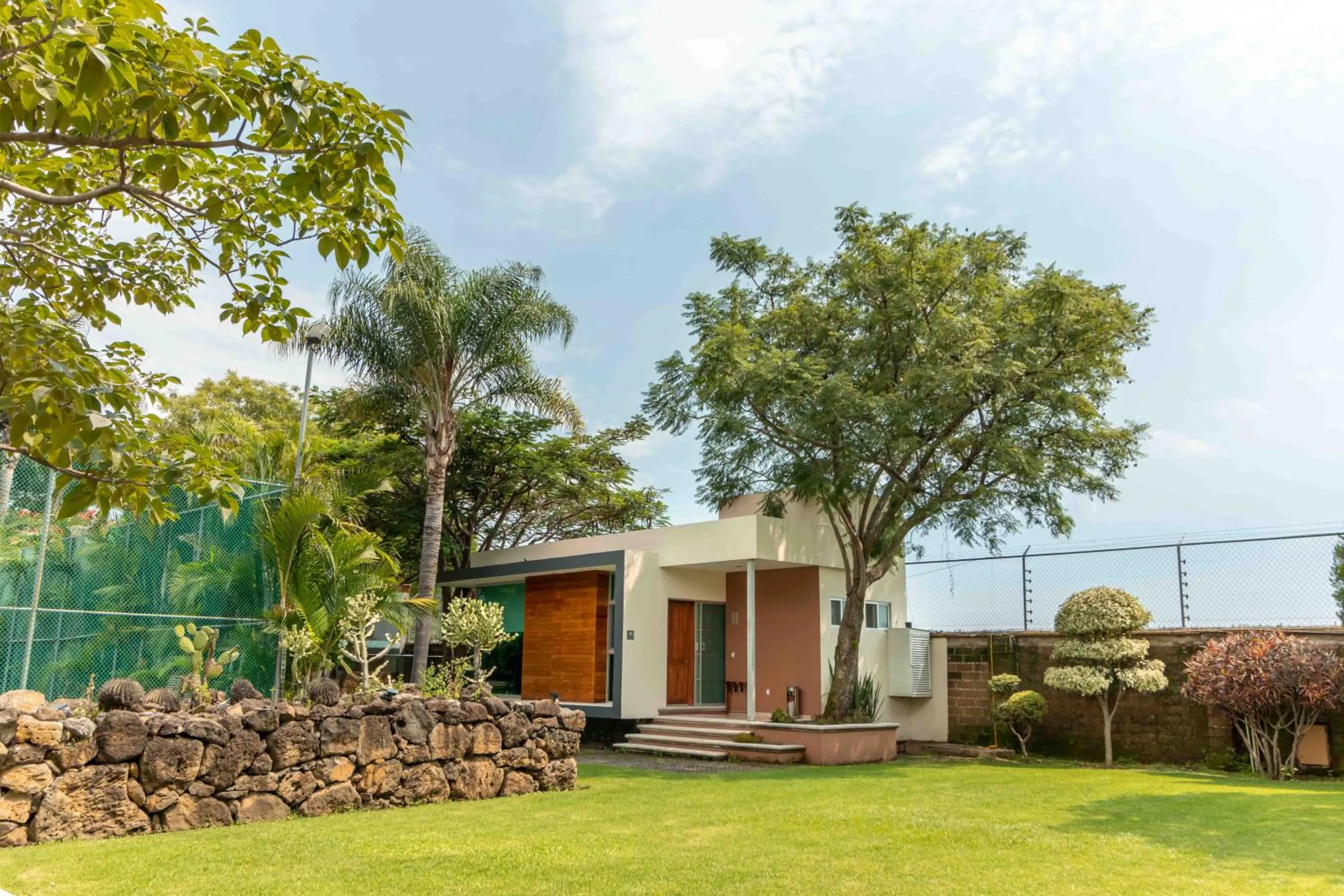 Property building in Alilo by Muuk