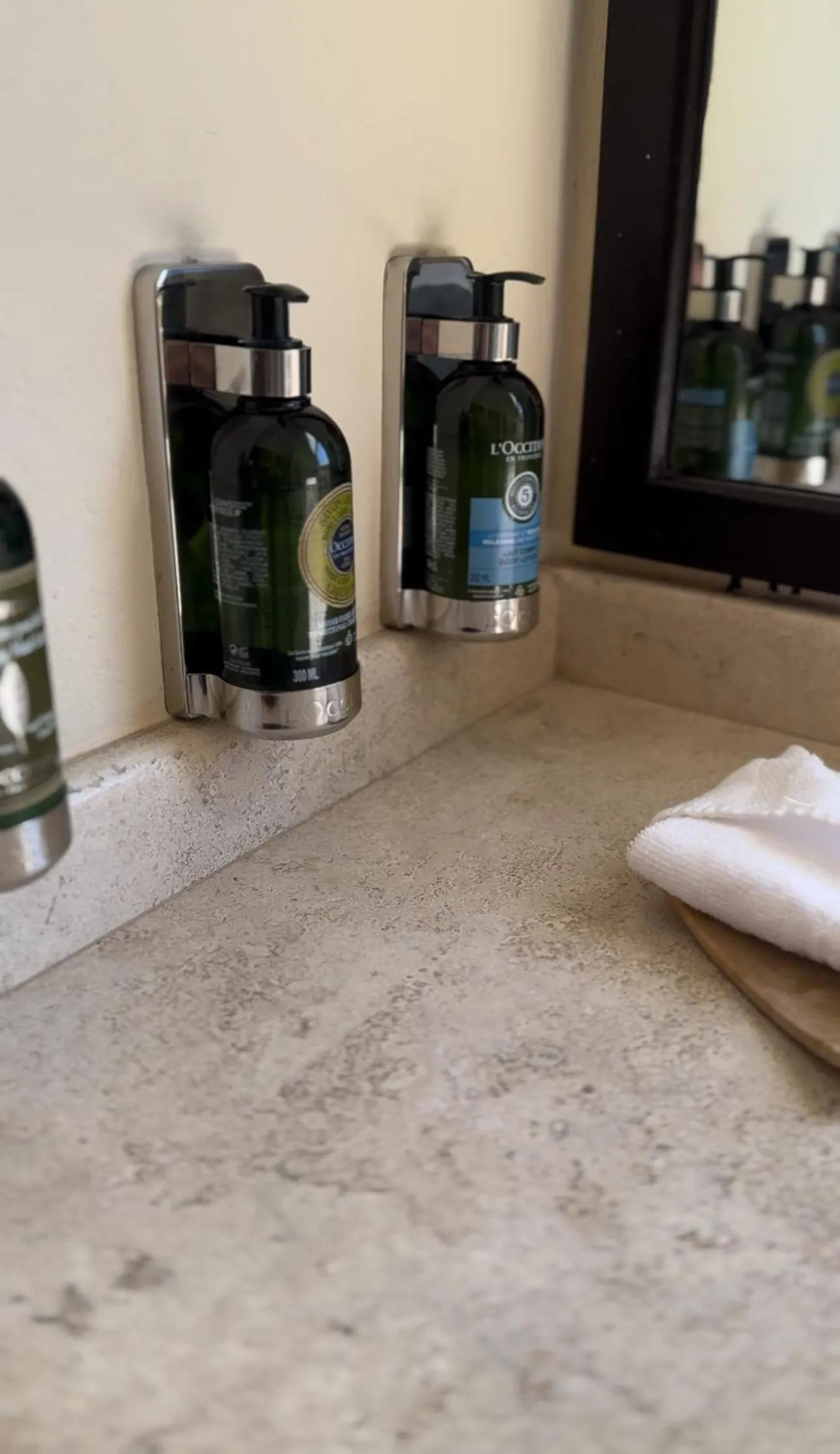 Shower in Alilo by Muuk