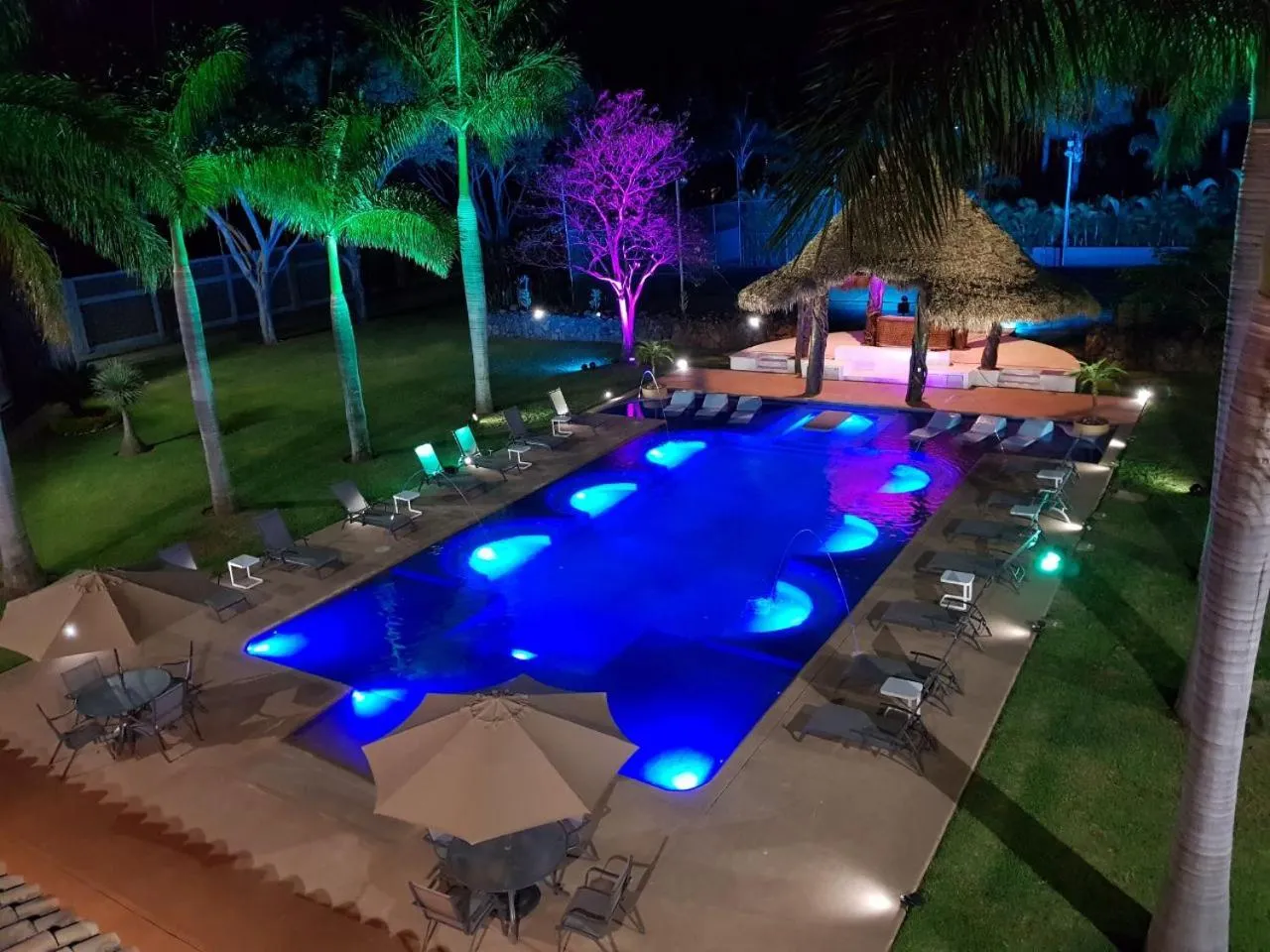 Pool view in Alilo by Muuk