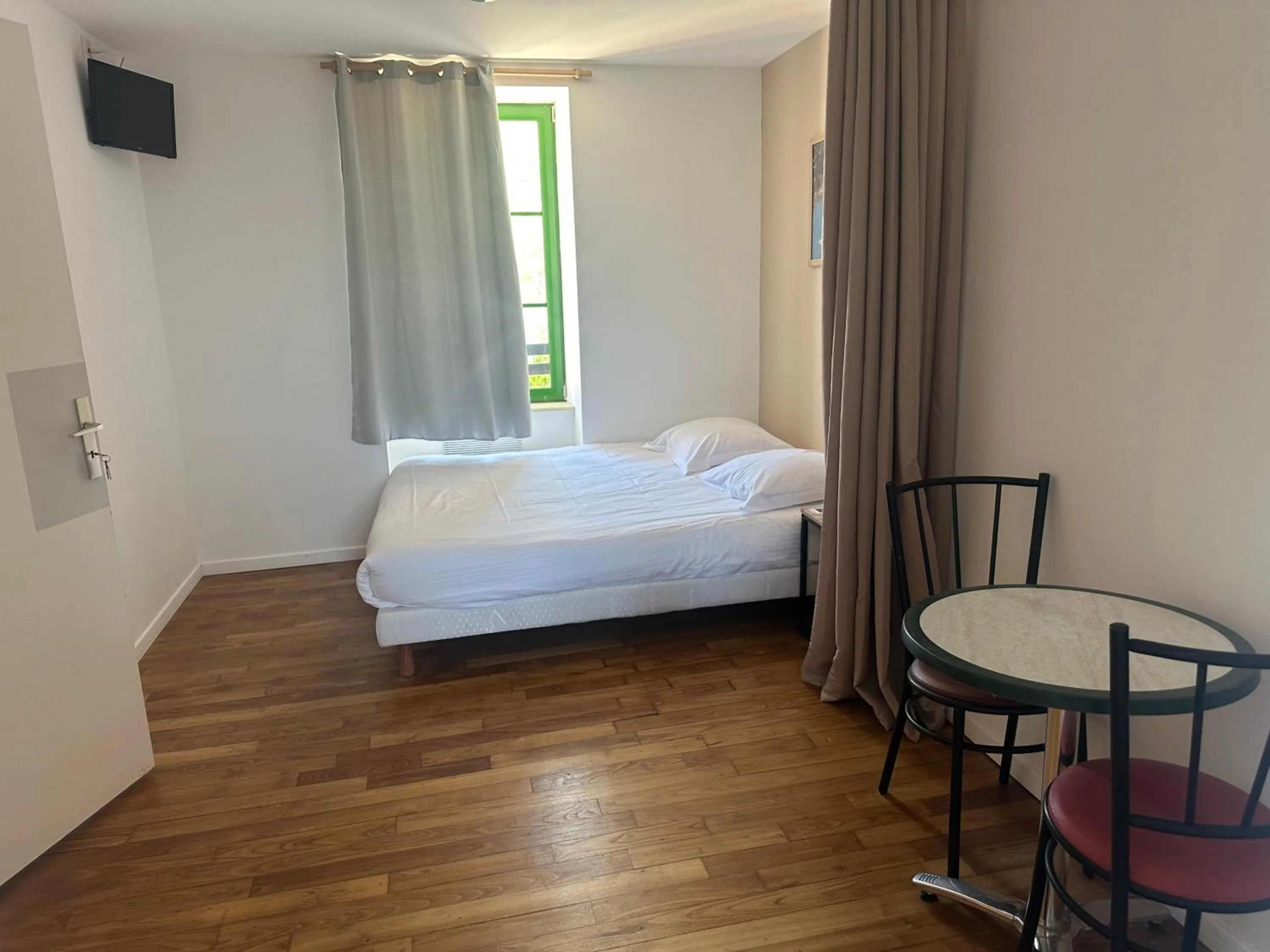 Bed in CHAMBRES / BEDROOM