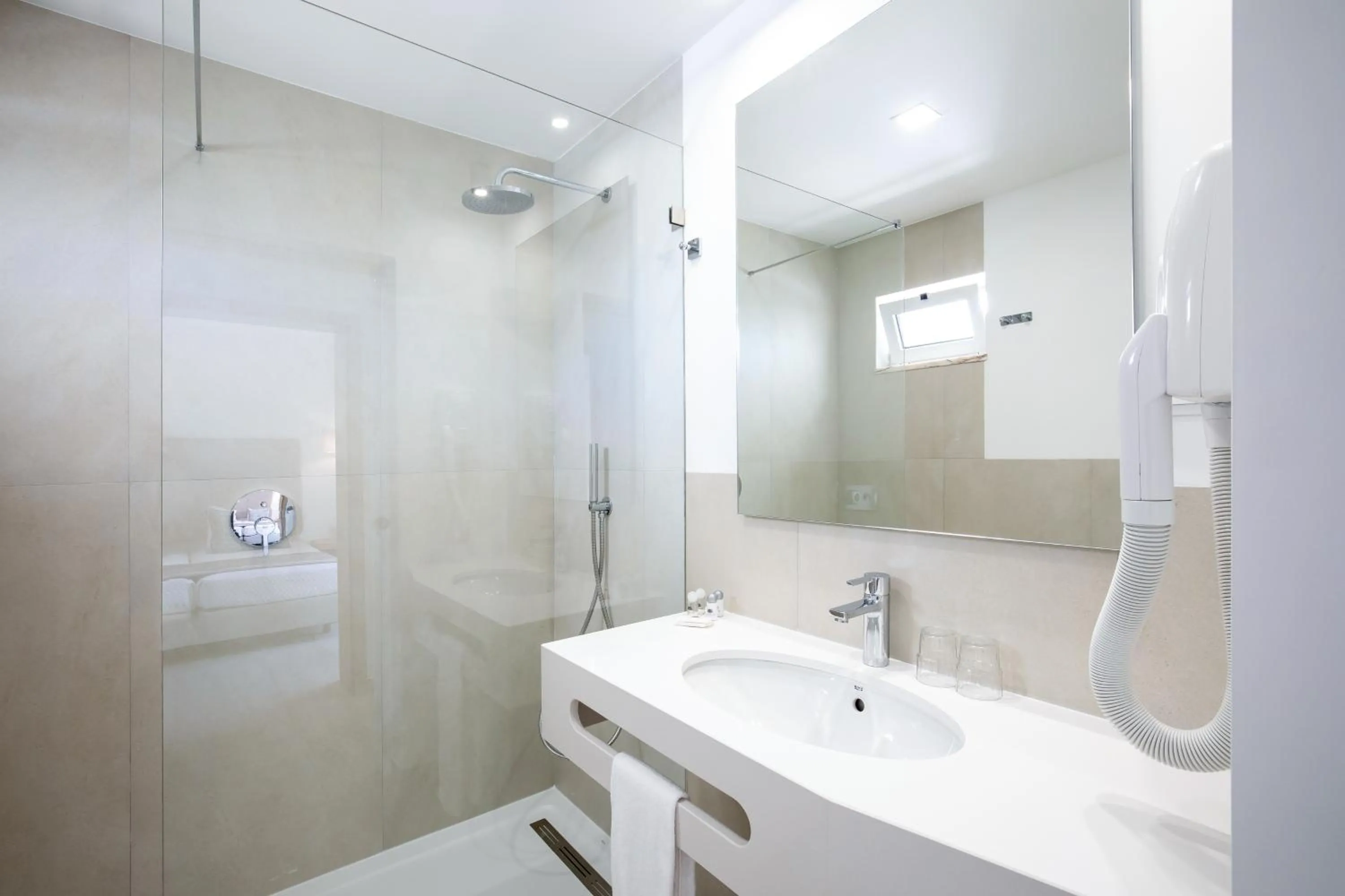 Shower in Ancora Park - Sunplace Hotels & Resorts