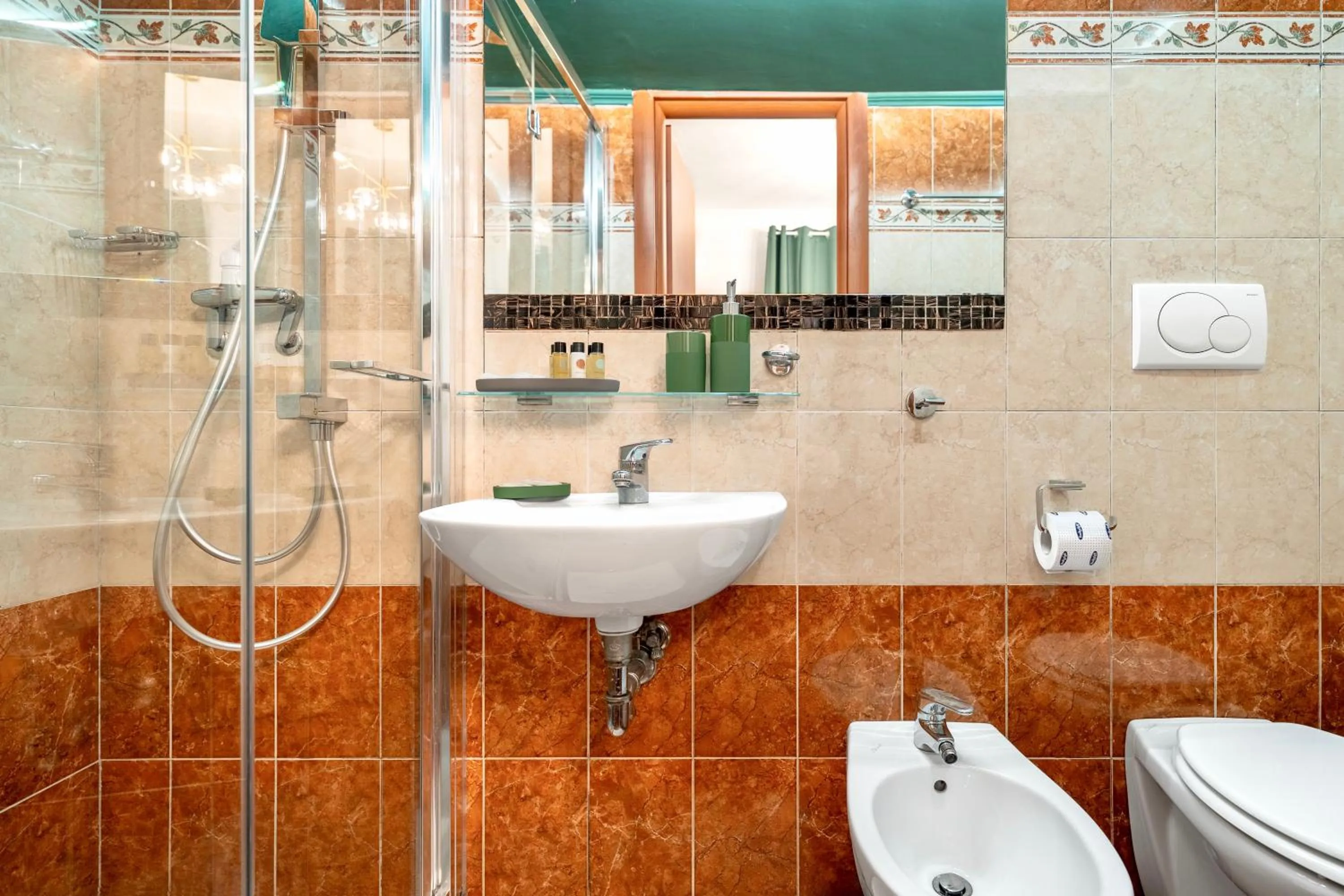 Shower in Colosseo Relais