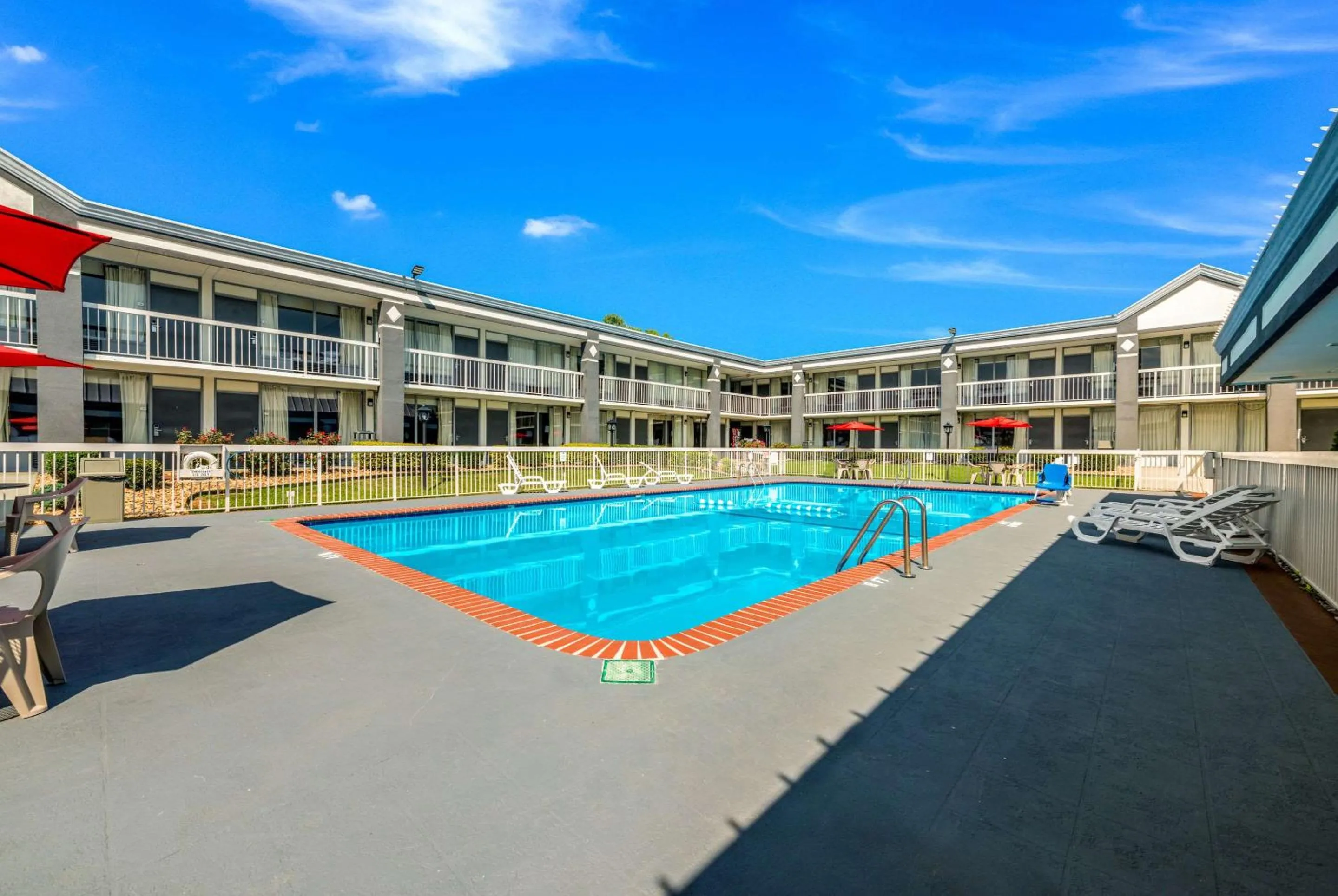 Swimming pool in Quality Inn Concord Kannapolis