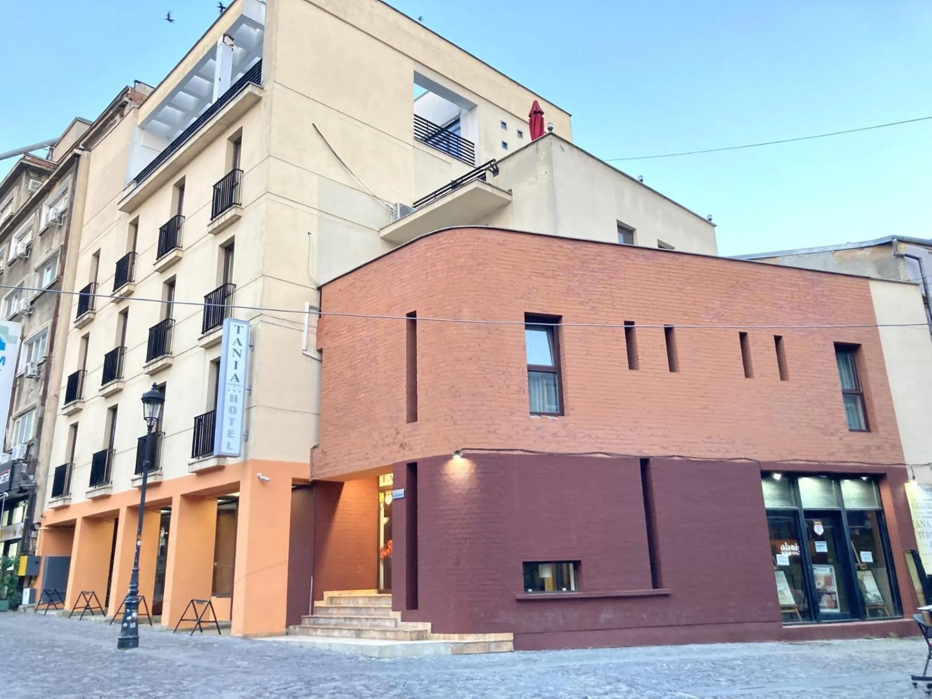 Property building in Tania-Frankfurt Hotel