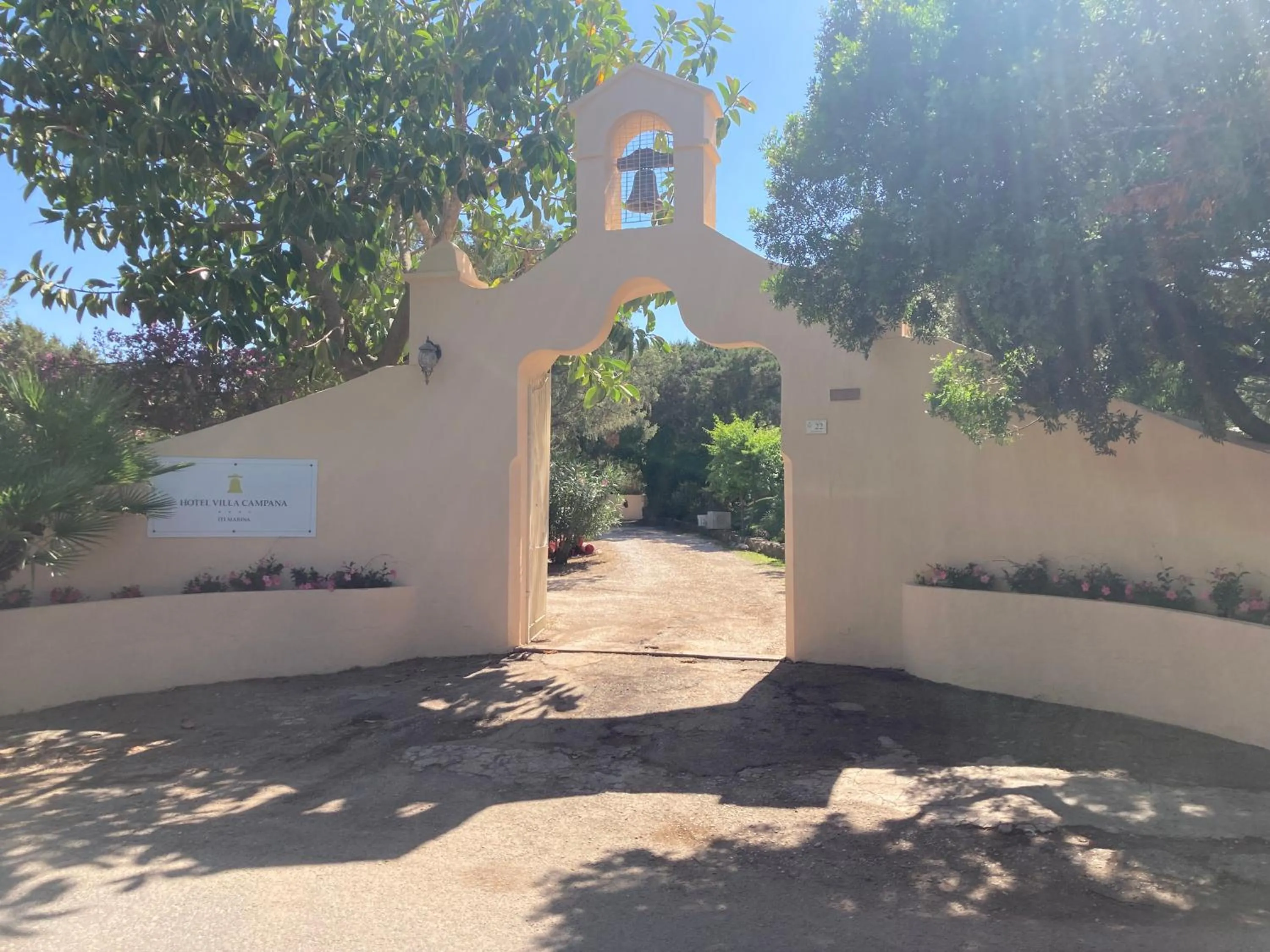 Property building in Hotel Villa Campana