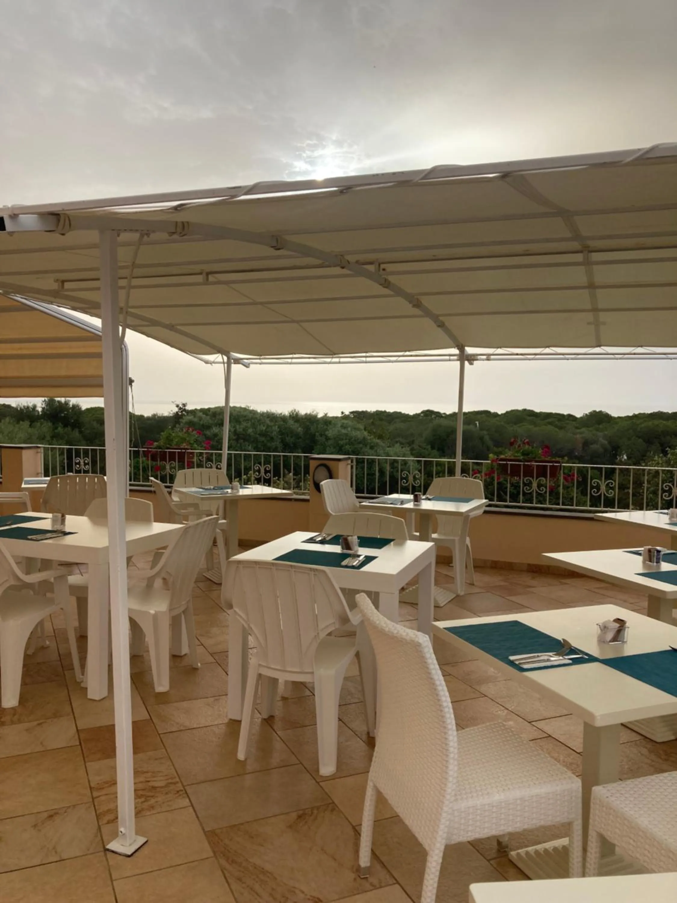 Restaurant/places to eat in Hotel Villa Campana