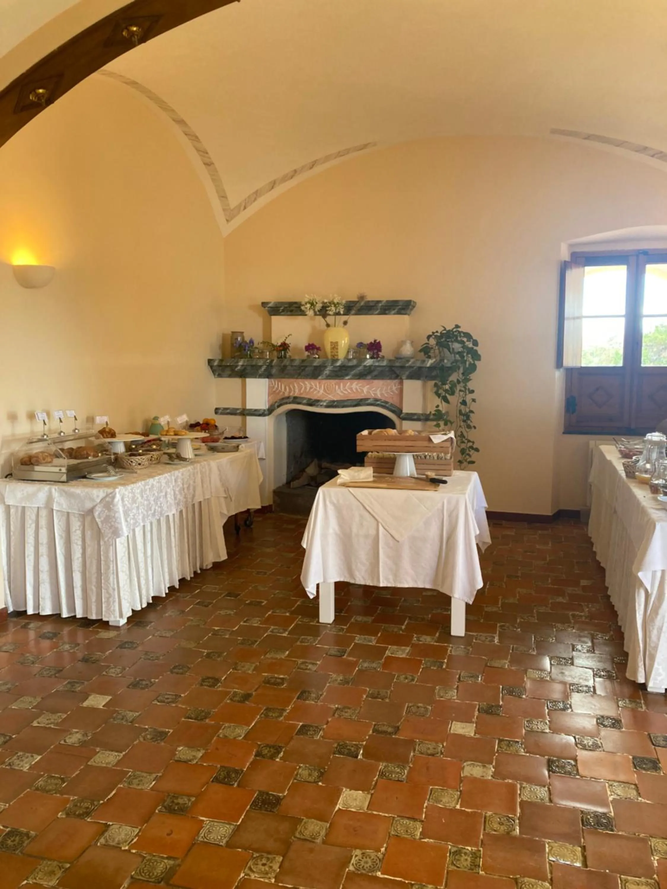 Restaurant/places to eat in Hotel Villa Campana