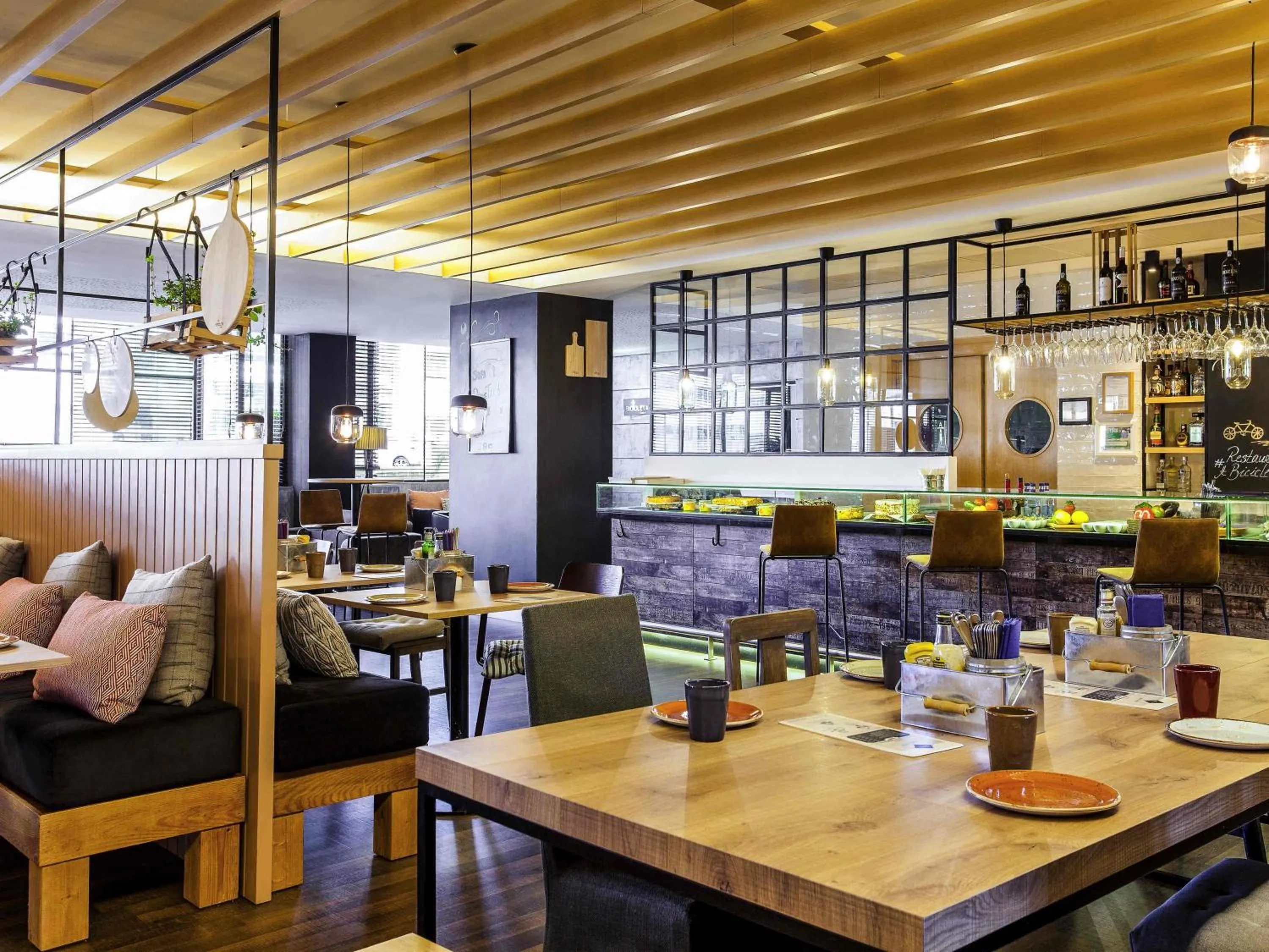 Restaurant/places to eat in Novotel Lisboa