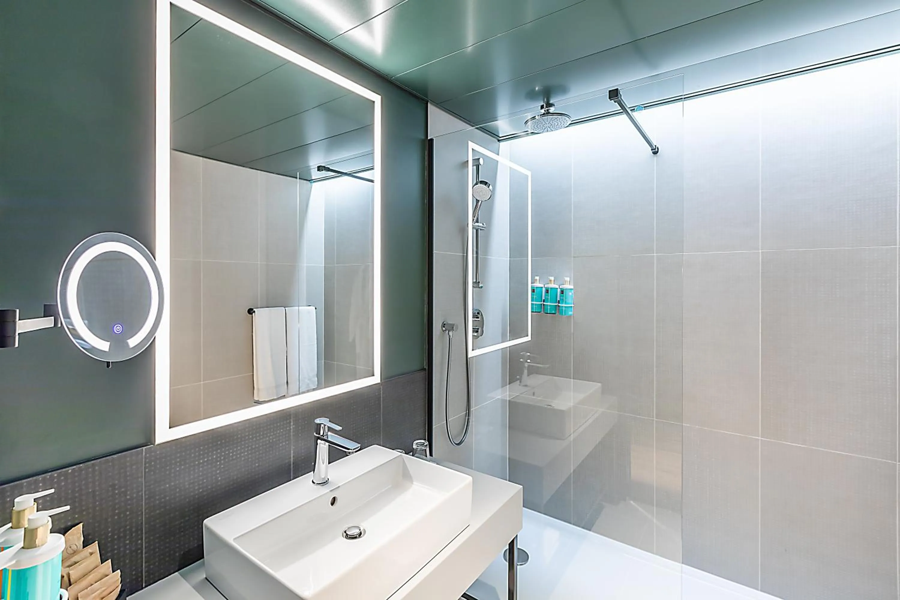 Shower in Novotel Lisboa