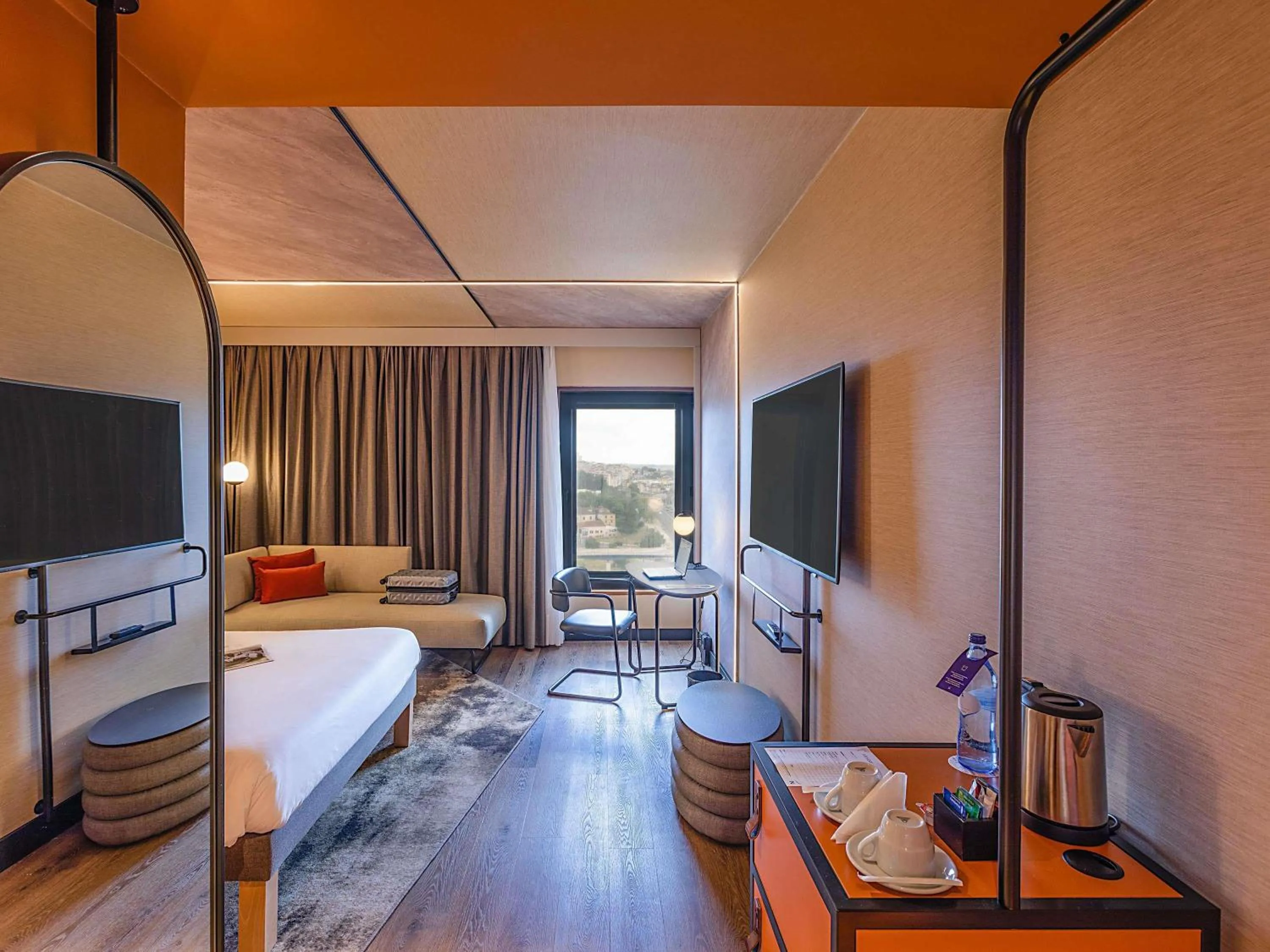 Property building, Bed in Novotel Lisboa