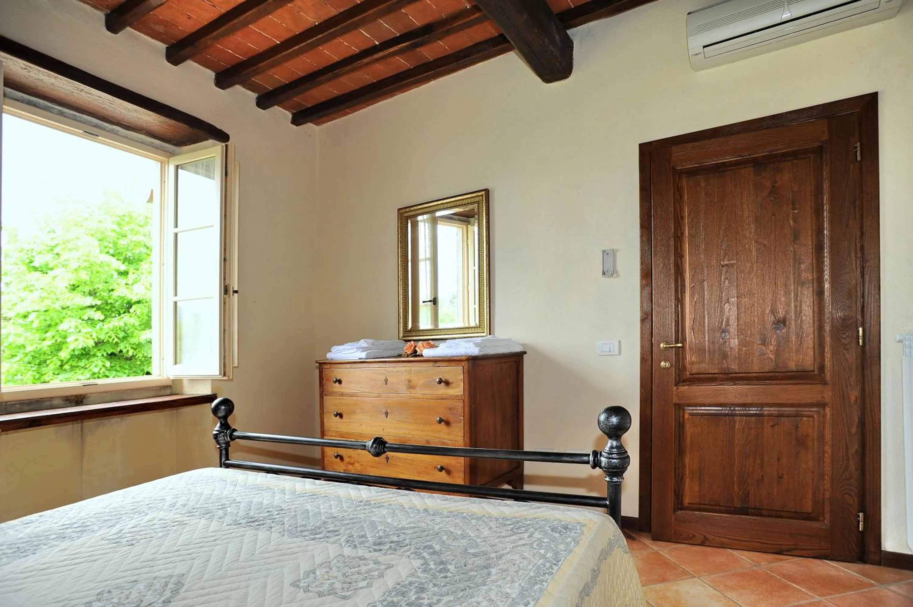 Bed in Erboli Residence