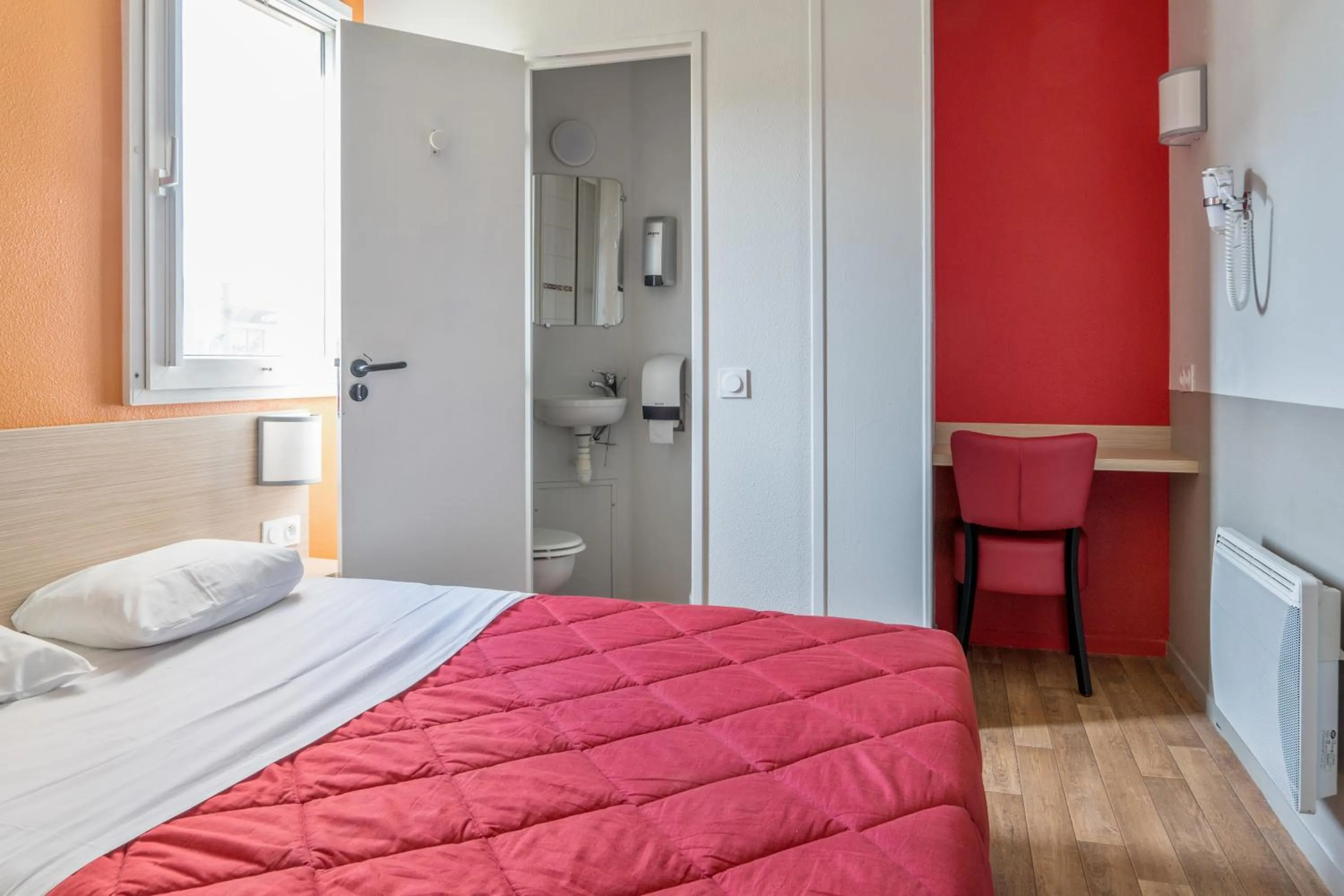 Bed in Premiere Classe Rouen Nord - Barentin