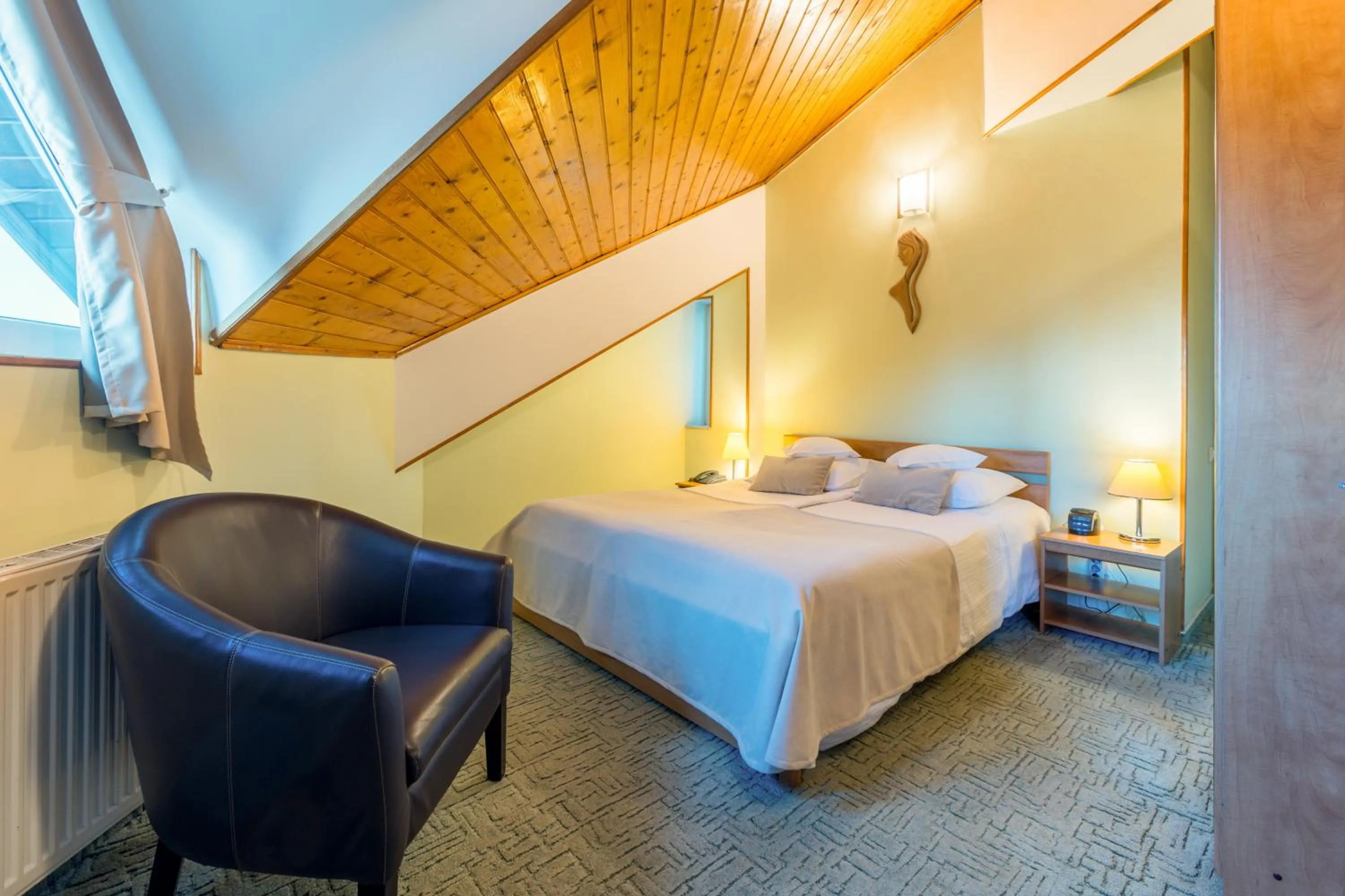 Photo of the whole room, Bed in Hotel Ambient