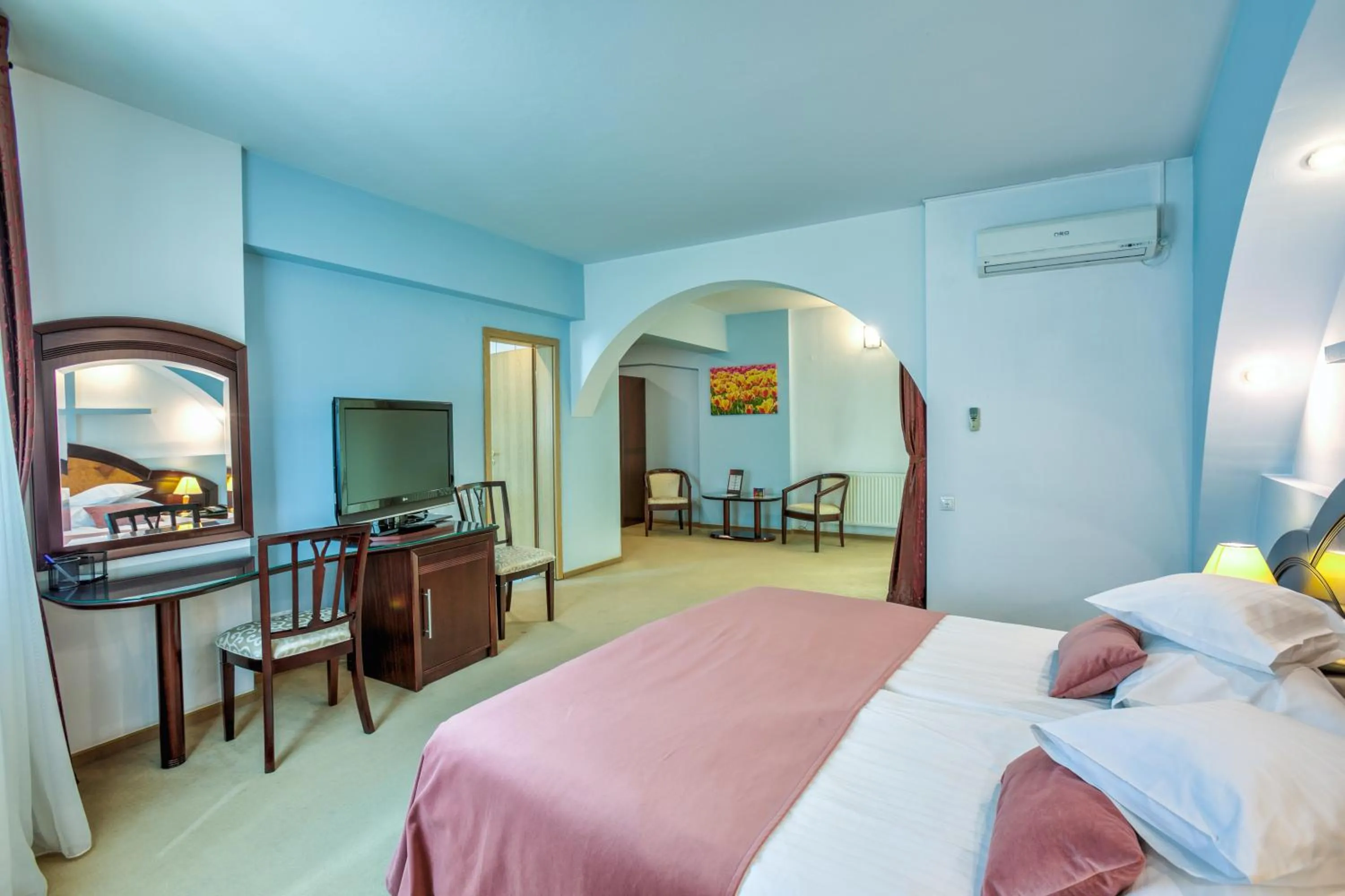 Photo of the whole room, Bed in Hotel Ambient