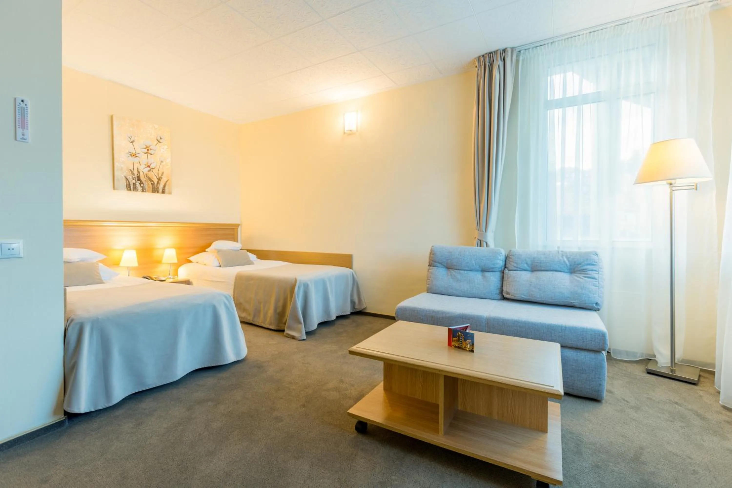 Photo of the whole room, Bed in Hotel Ambient