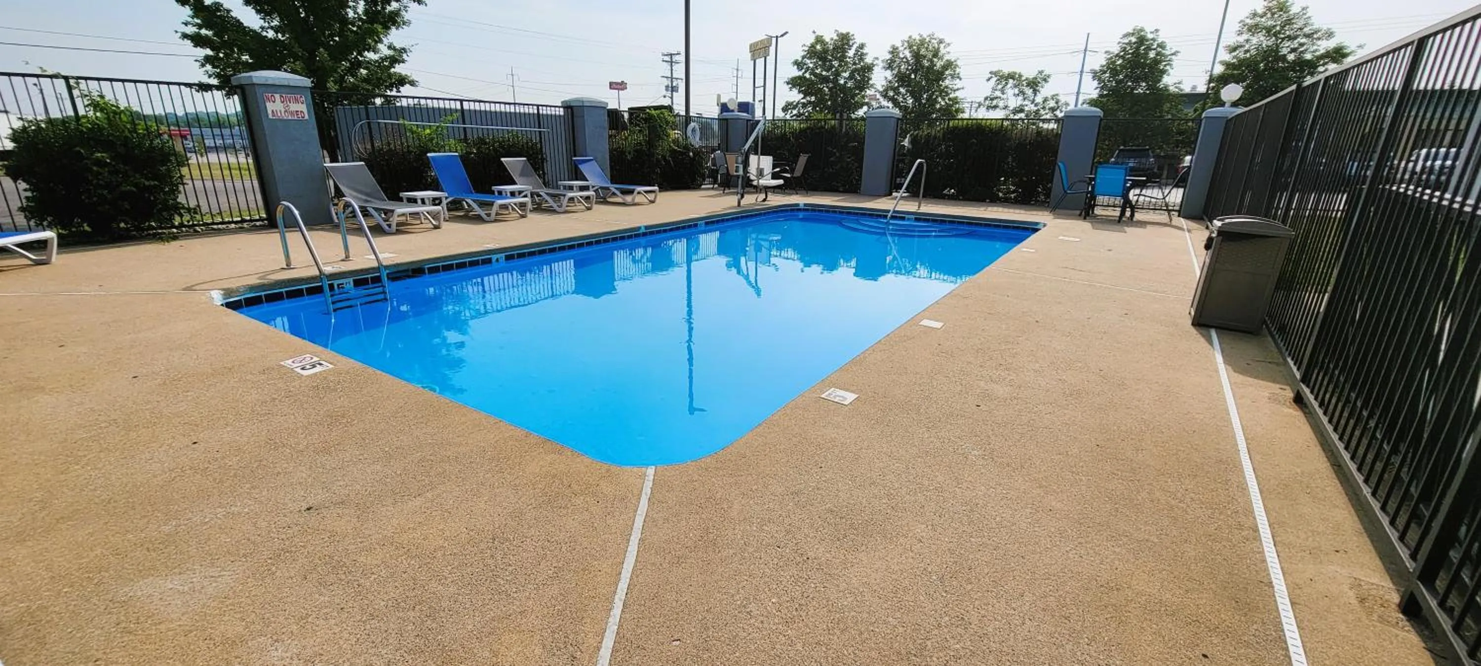 Swimming pool in Baymont by Wyndham La Vergne Nashville I-24 East