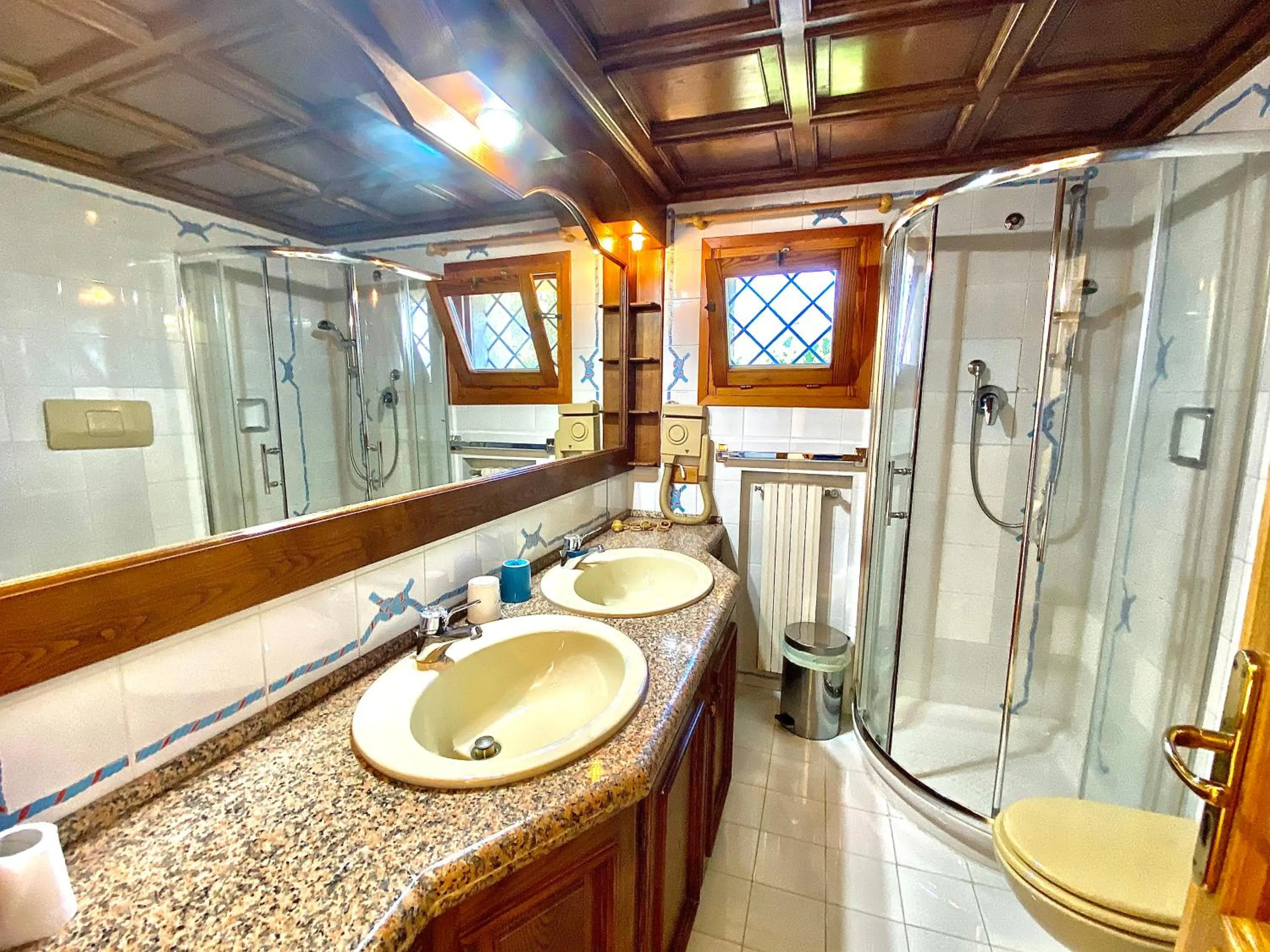 Shower, Bathroom in Hotel Grazia Deledda