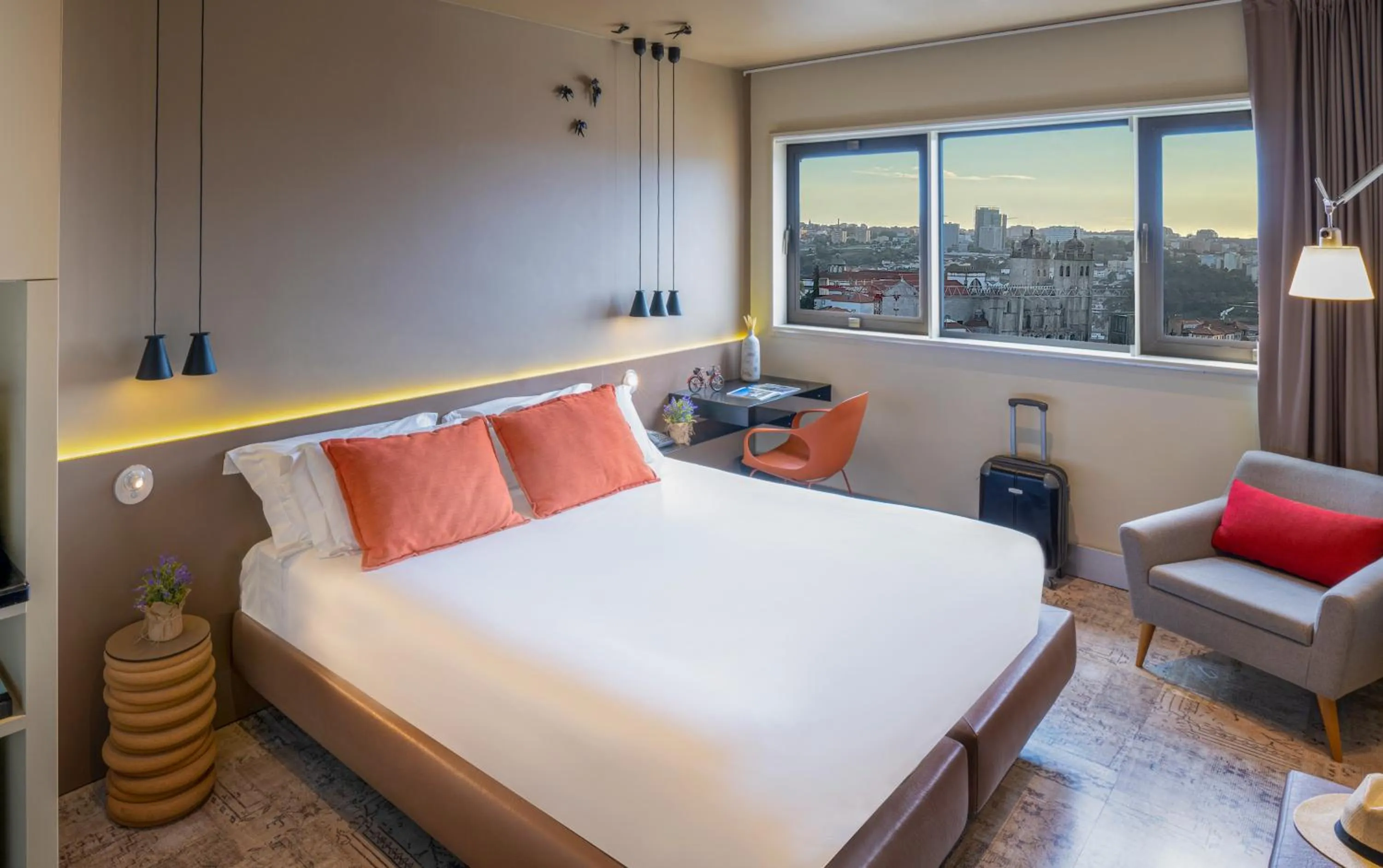 Photo of the whole room, Bed in Mercure Porto Centro Santa Catarina