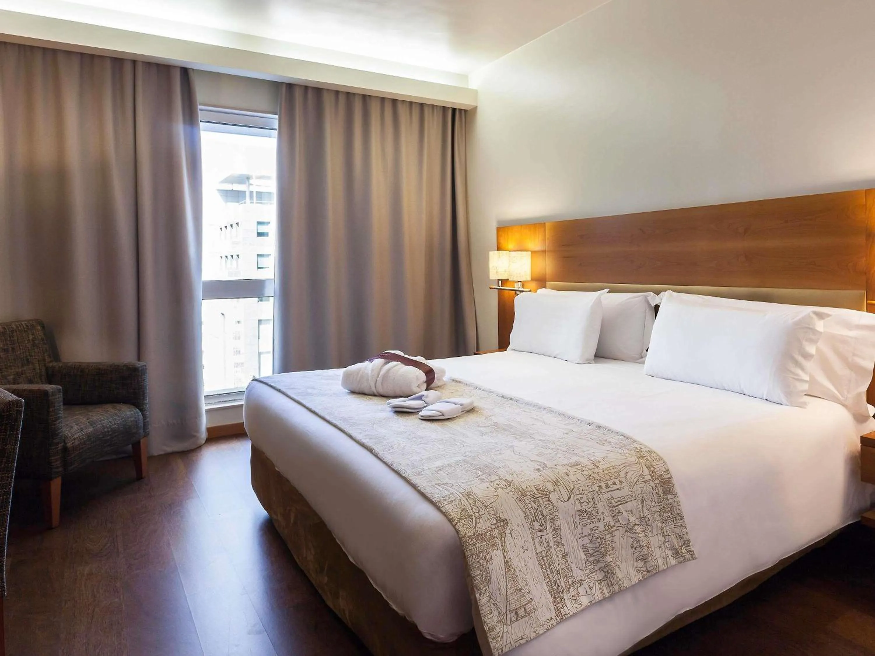 Bedroom, Bed in Hotel Mercure Lisboa