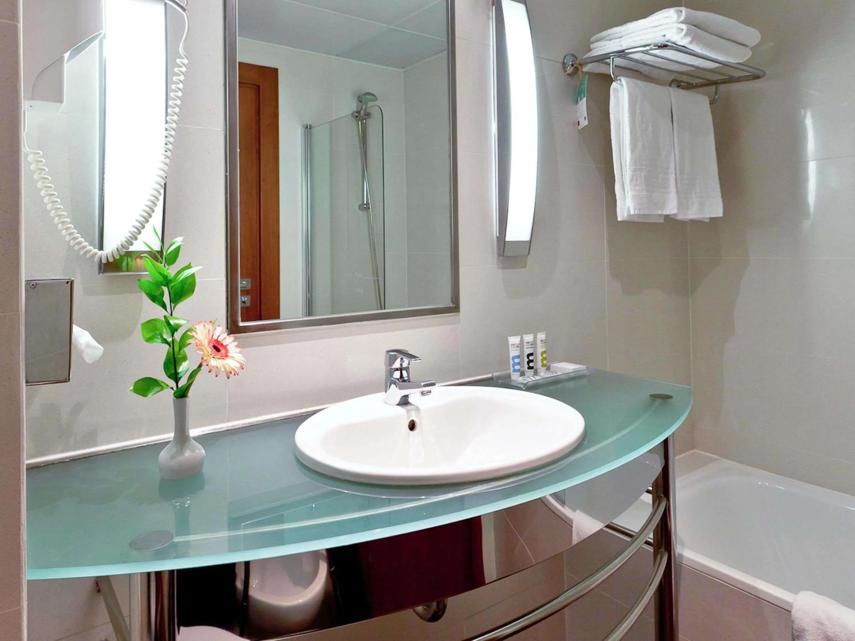 Bedroom in Hotel Mercure Lisboa