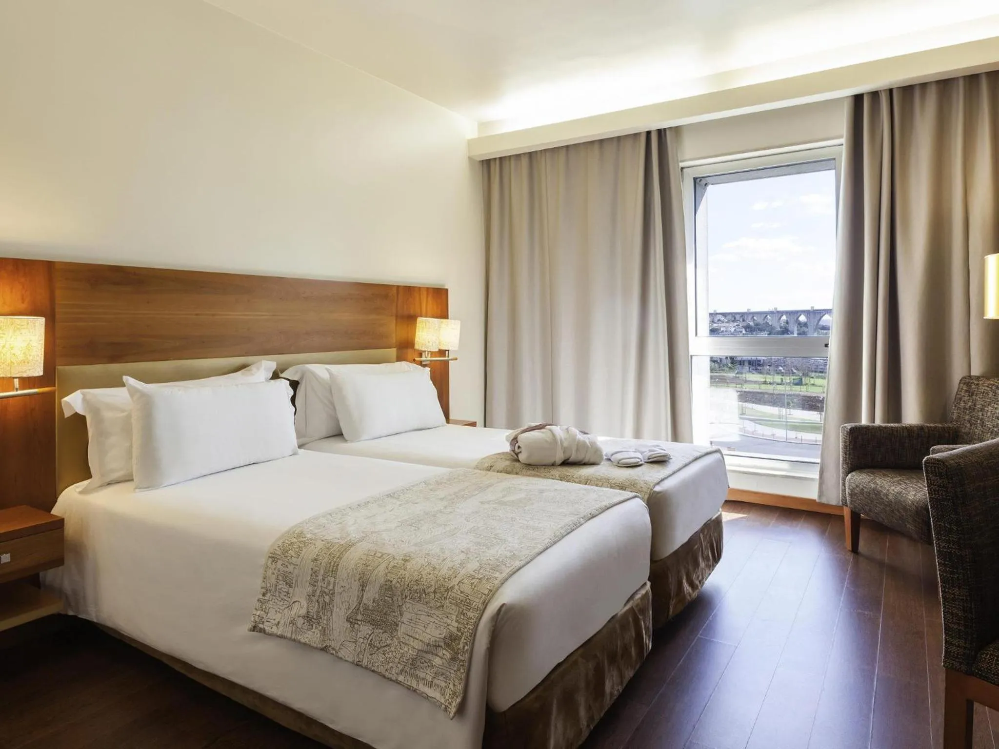 Bedroom, Bed in Hotel Mercure Lisboa