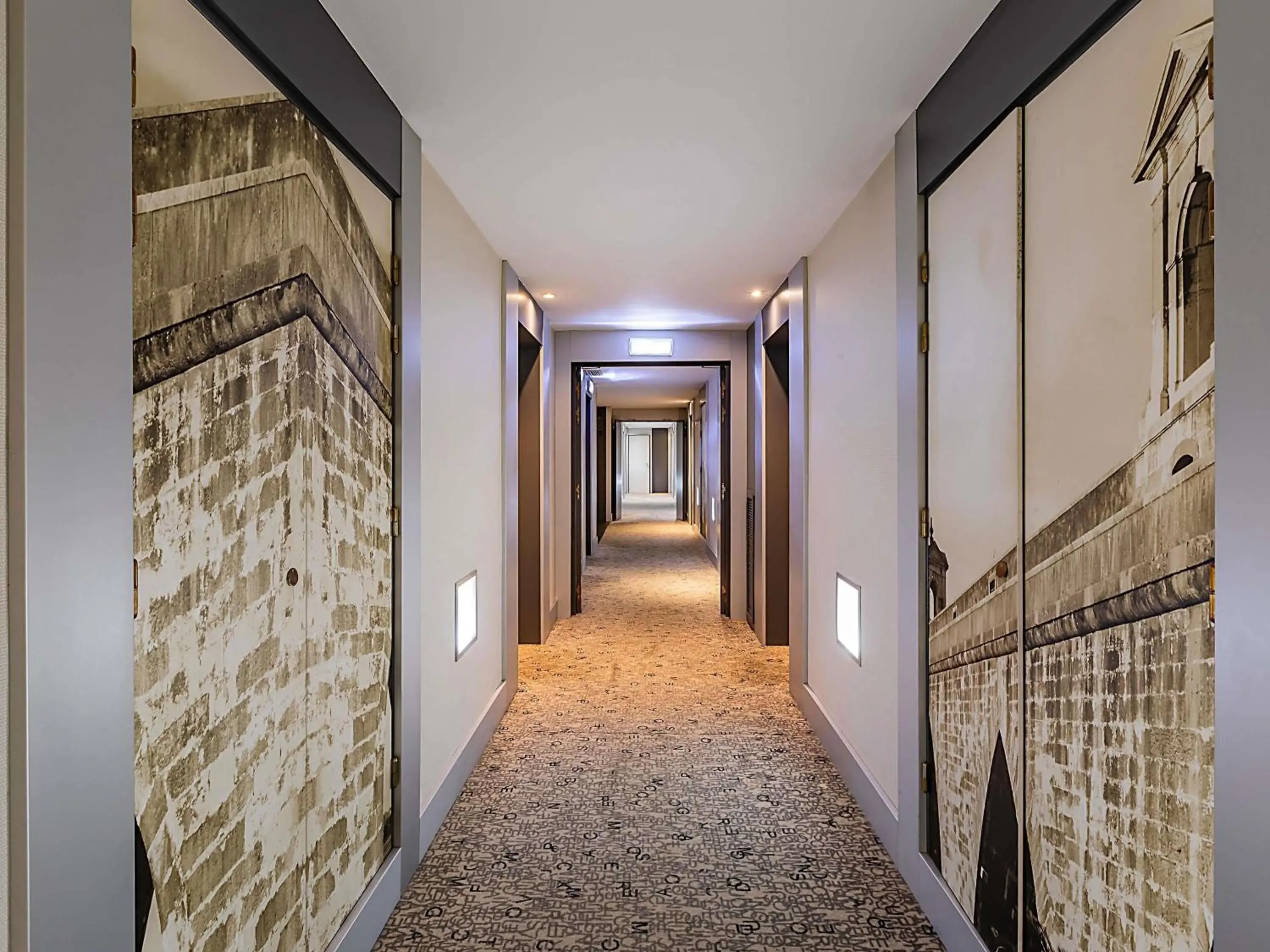 Superior Twin Room in Hotel Mercure Lisboa Superior Twin Room in Hotel Mercure Lisboa