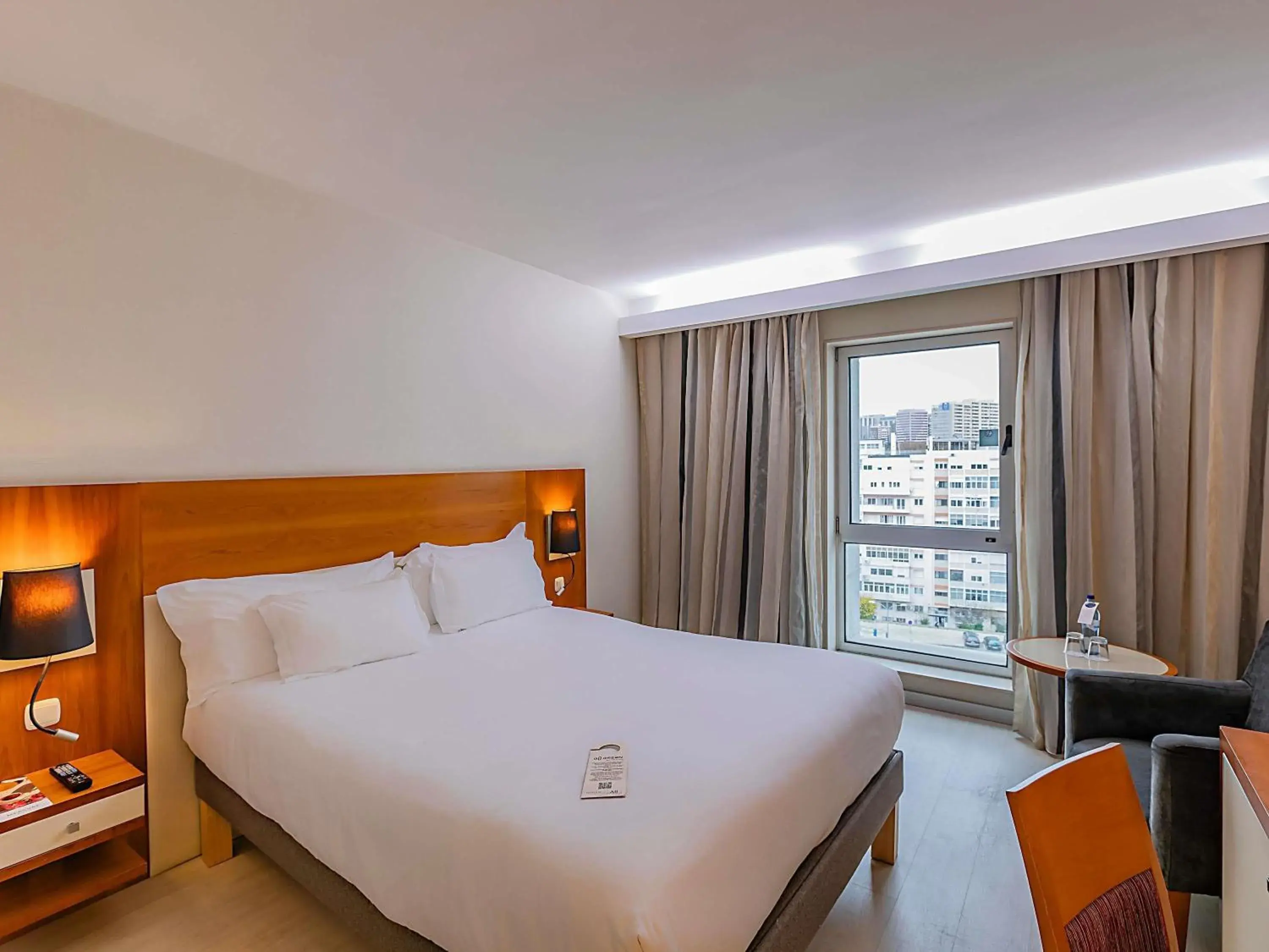 Standard Double Room in Hotel Mercure Lisboa Standard Double Room in Hotel Mercure Lisboa