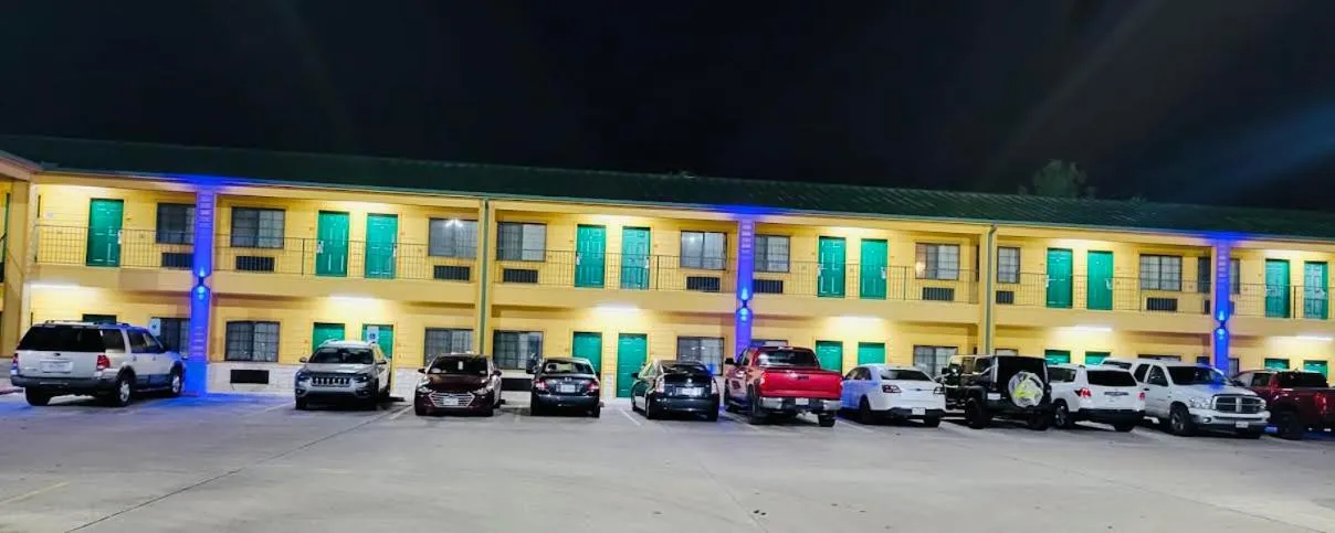 Property building in Scottish Inn & Suites