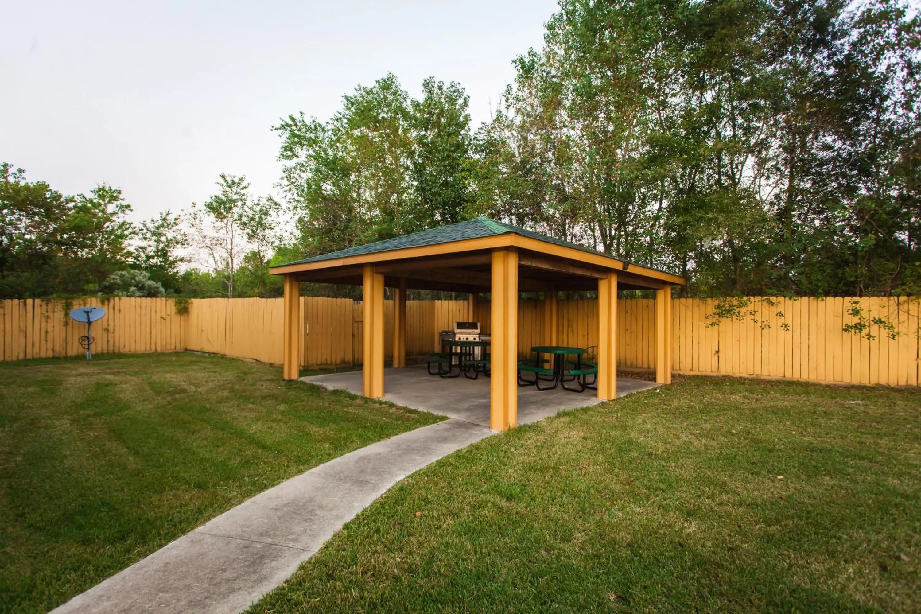 BBQ facilities in Scottish Inn & Suites