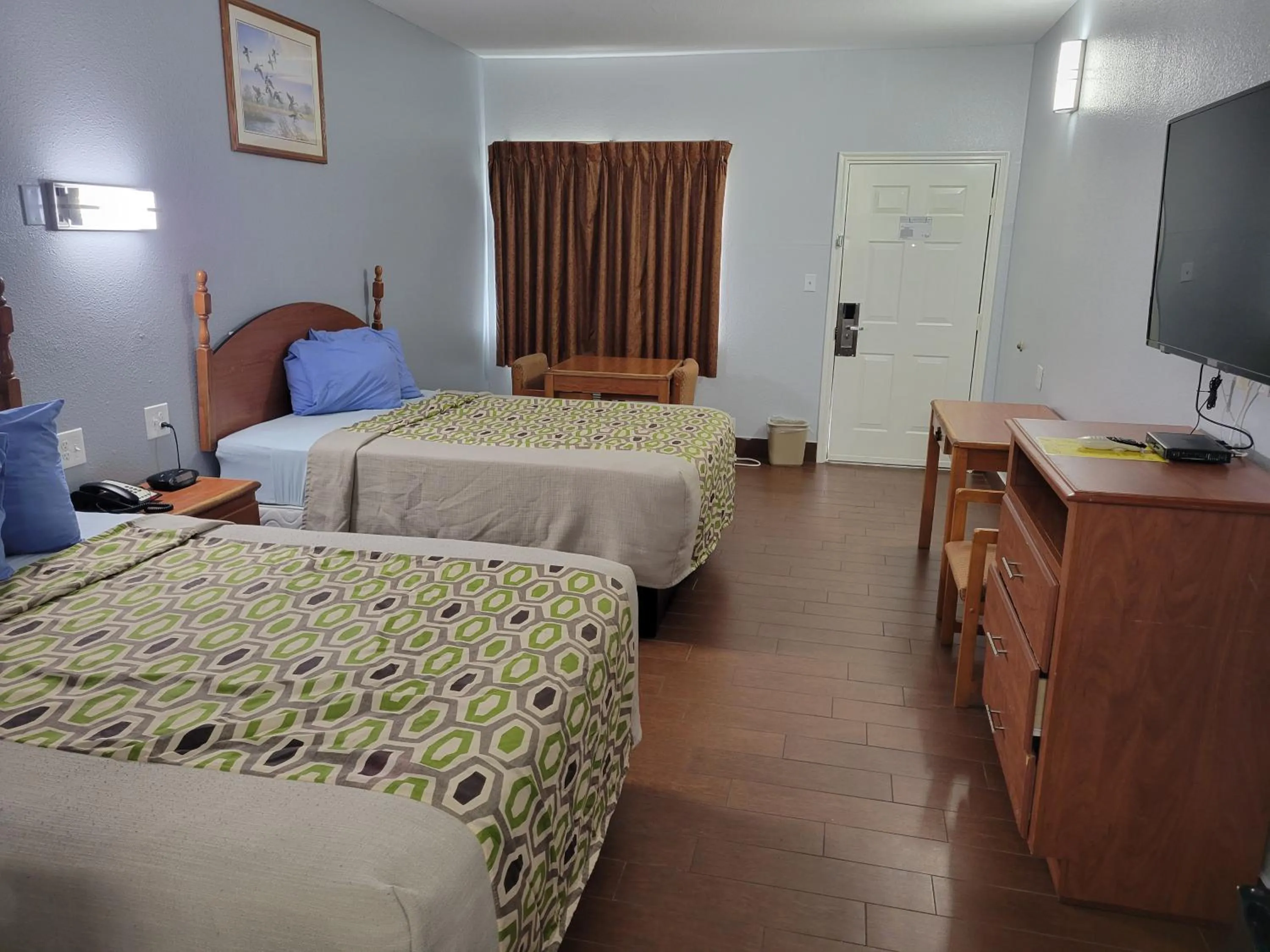 Bedroom, Bed in Scottish Inn & Suites