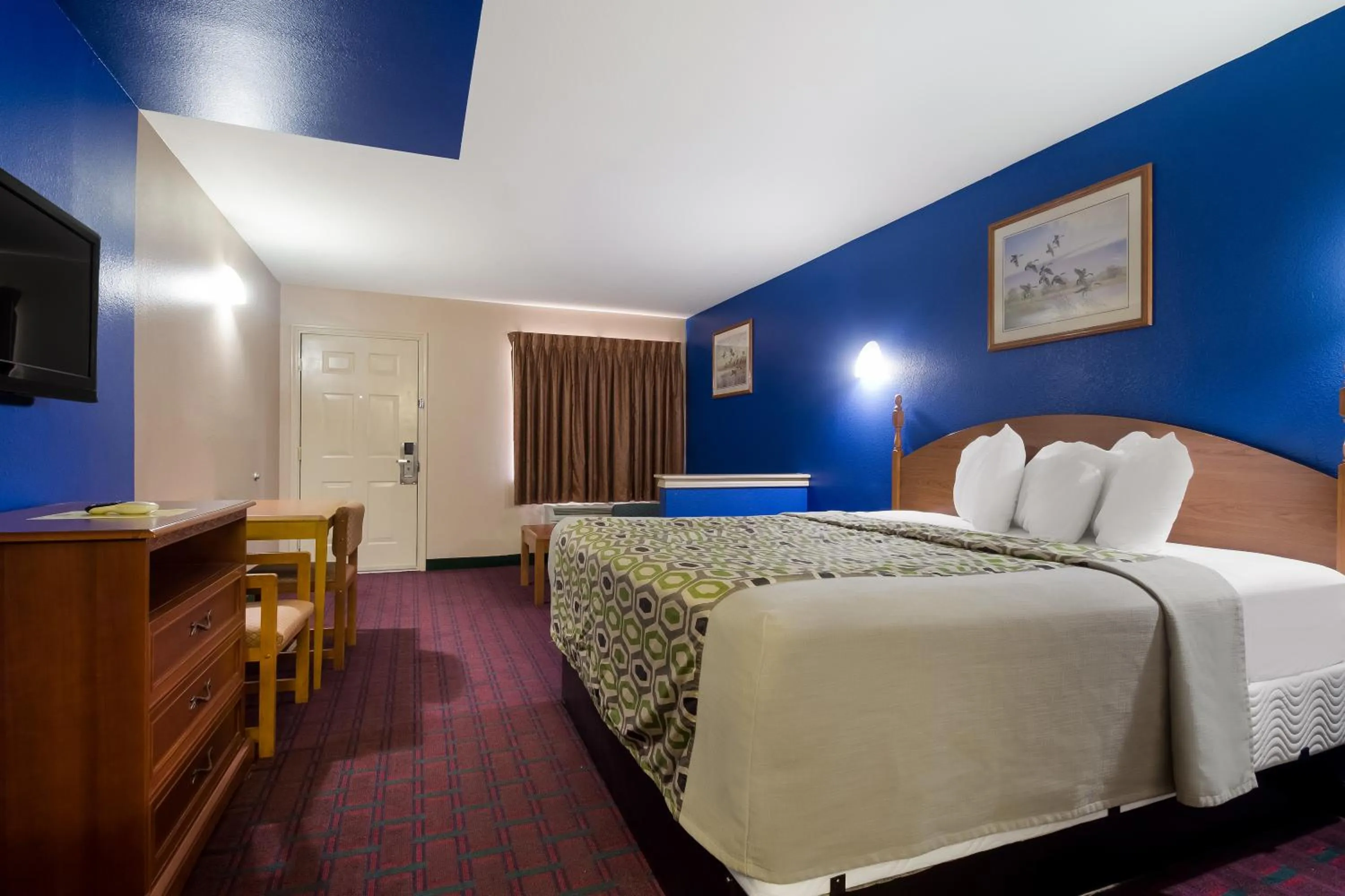 Bedroom, Bed in Scottish Inn & Suites