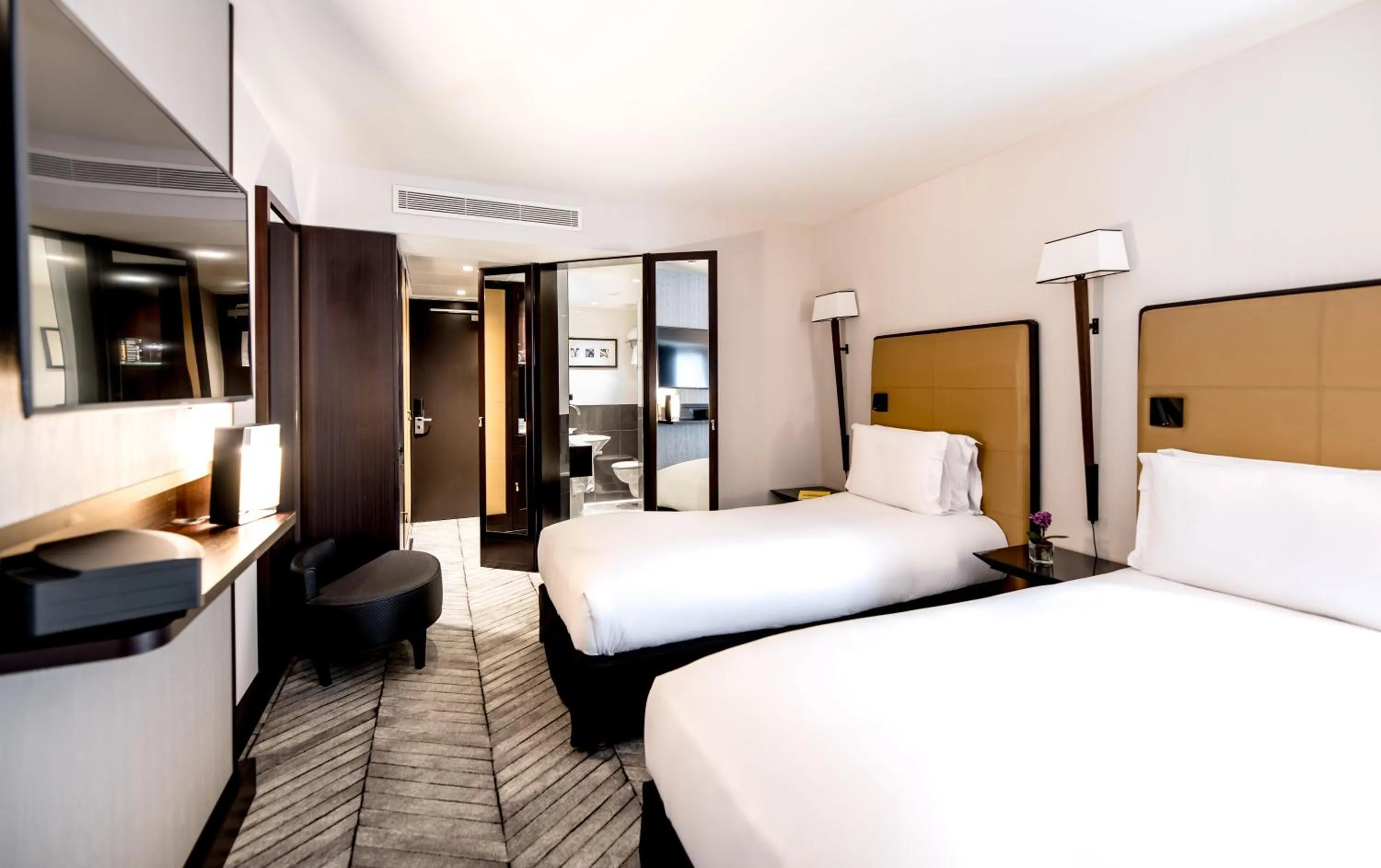 Bedroom, Bed in Sofitel Lisbon Liberdade