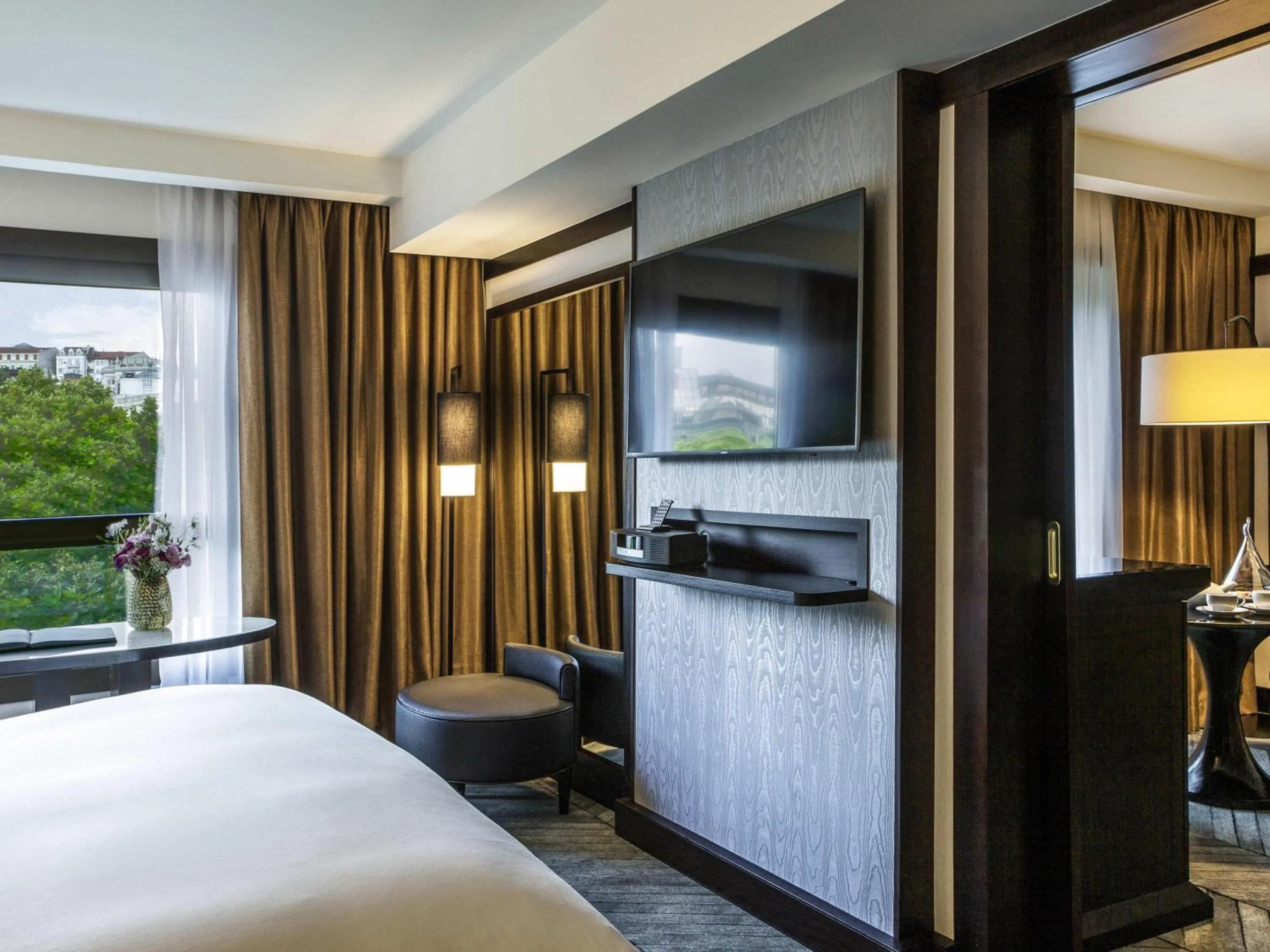 Photo of the whole room, Bed in Sofitel Lisbon Liberdade