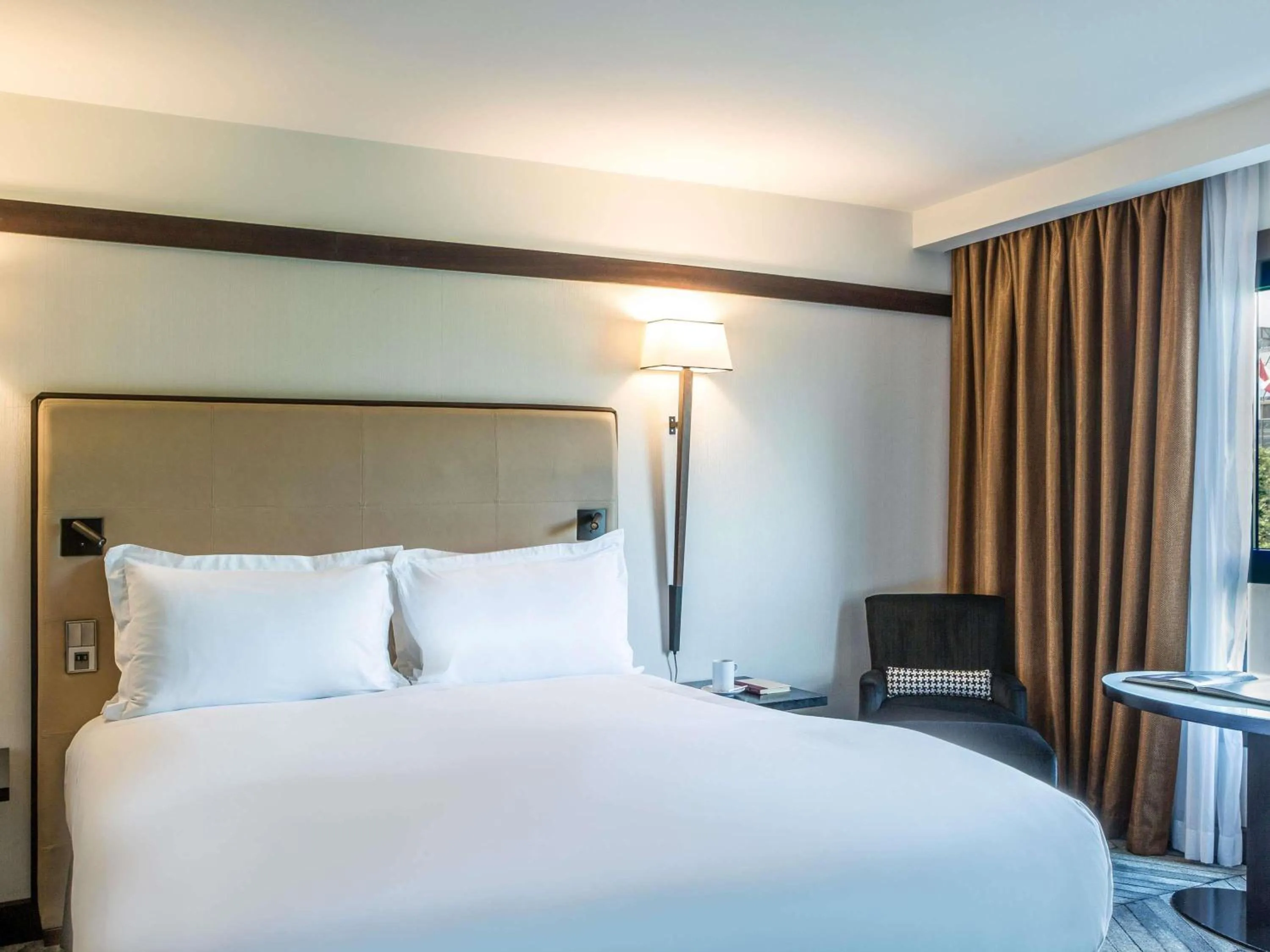 Bedroom, Bed in Sofitel Lisbon Liberdade