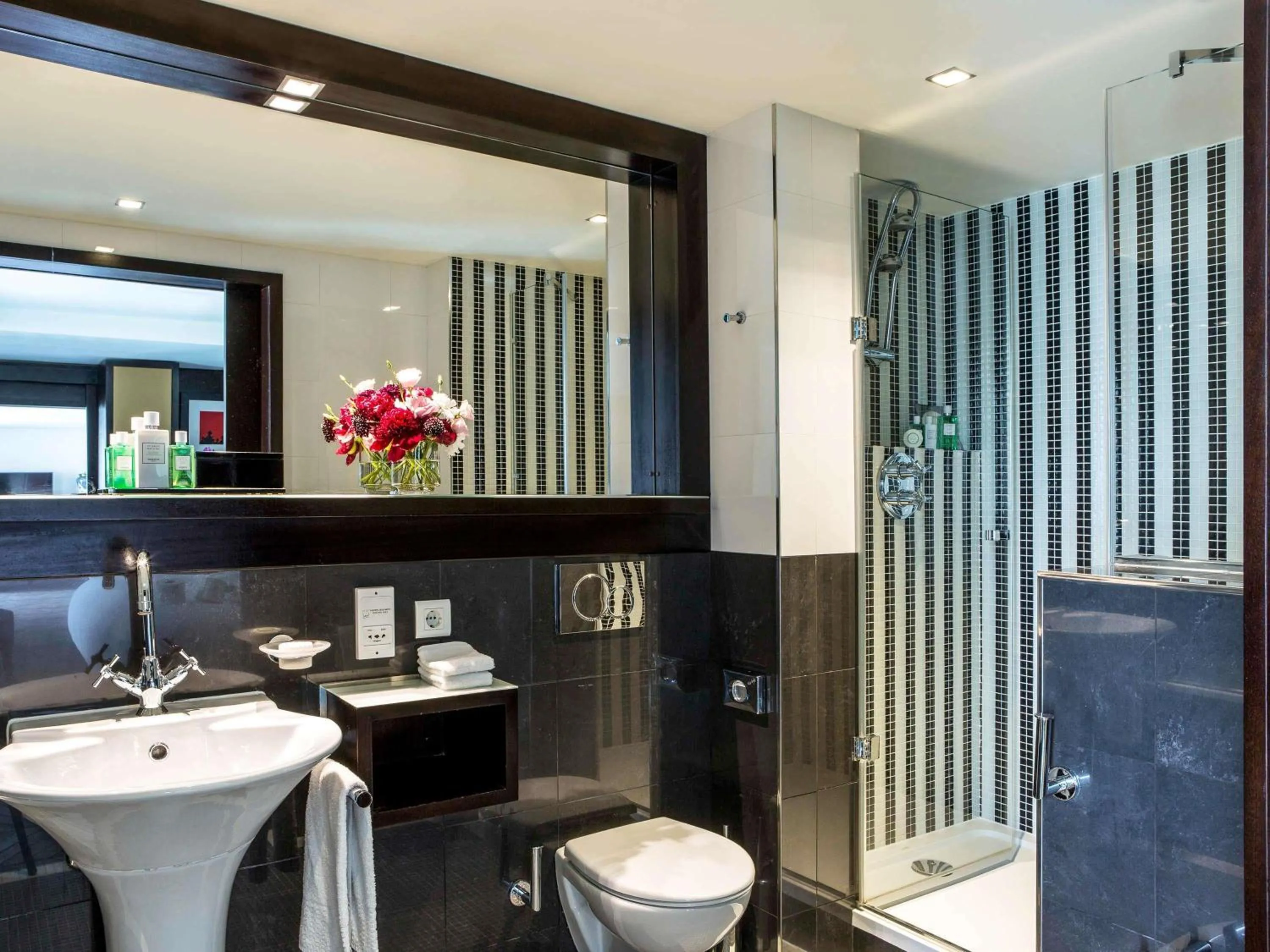 Bedroom in Sofitel Lisbon Liberdade