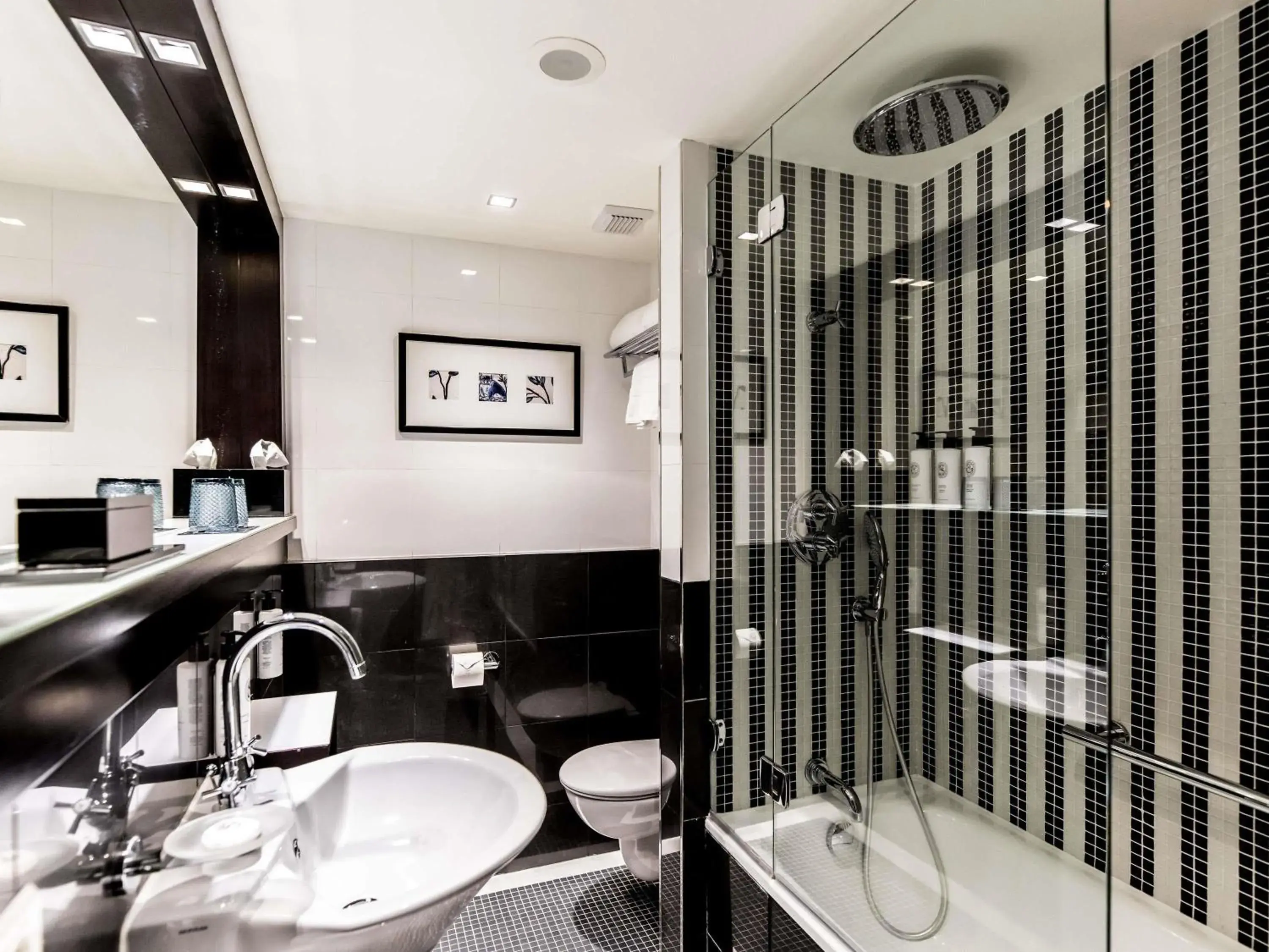 Superior Twin Room in Sofitel Lisbon Liberdade Superior Twin Room in Sofitel Lisbon Liberdade