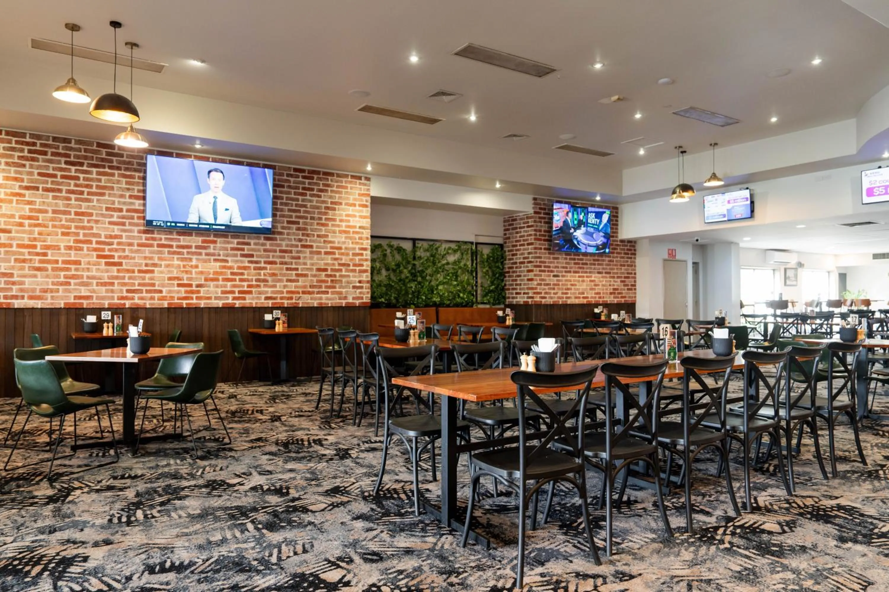 Restaurant/places to eat in The Metropolitan Hotel