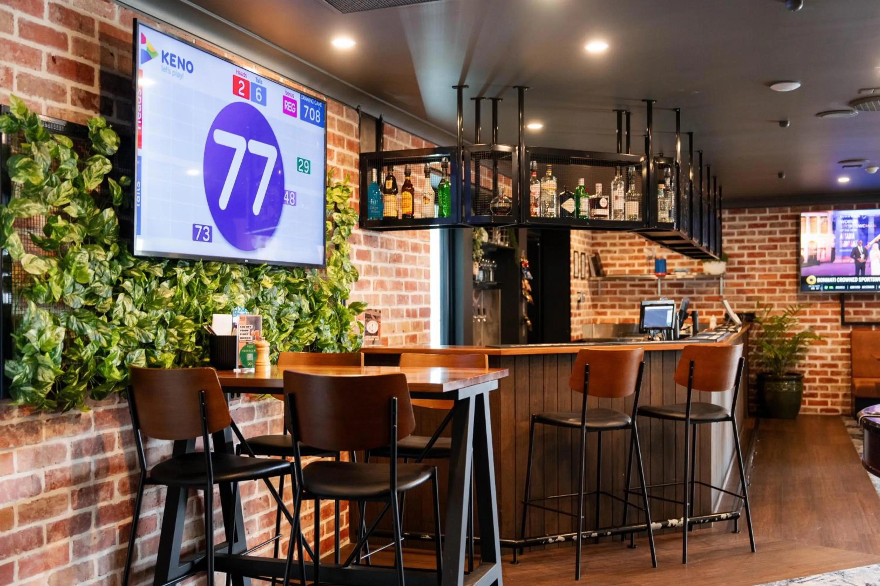 Restaurant/places to eat in The Metropolitan Hotel