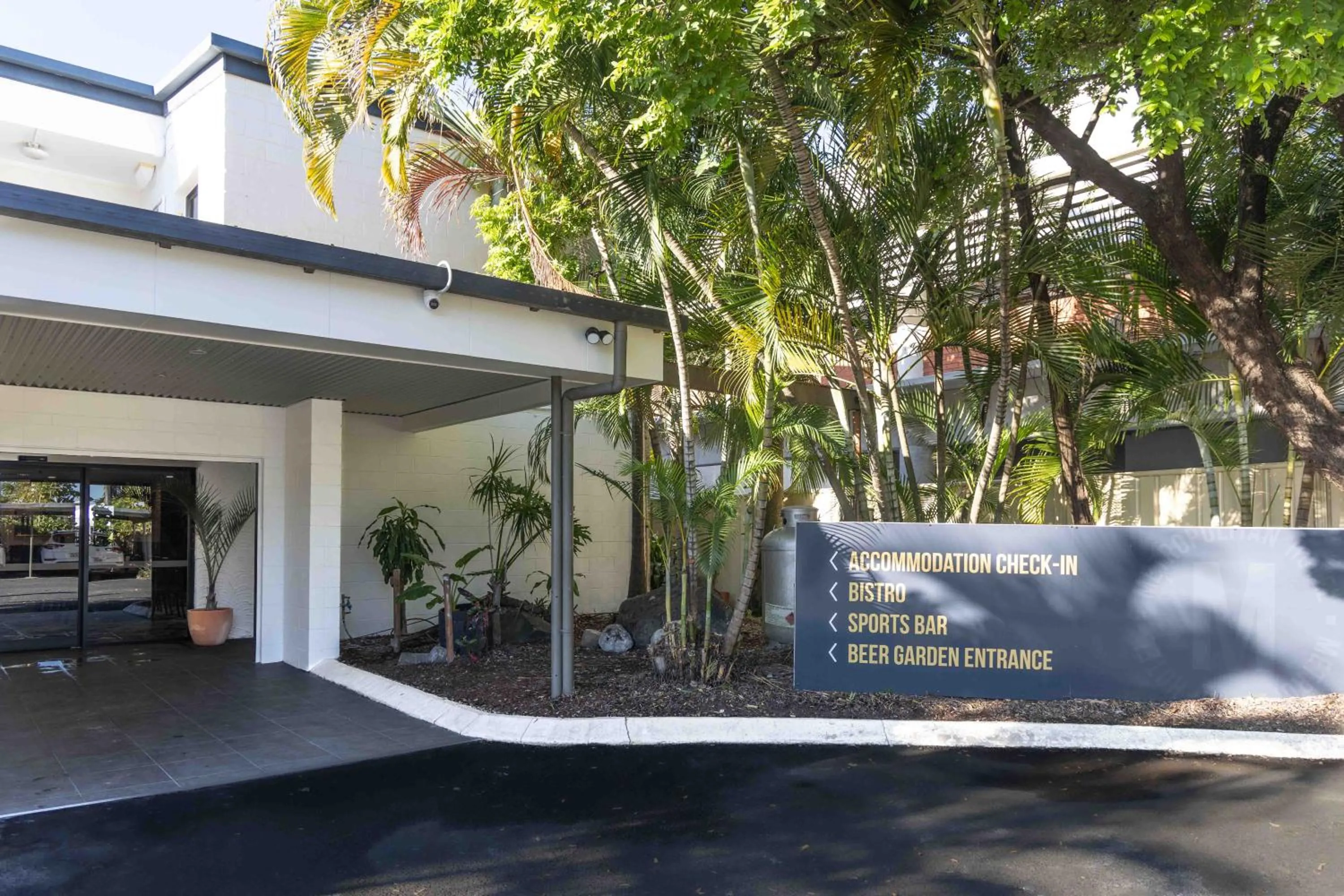 Facade/entrance in The Metropolitan Hotel