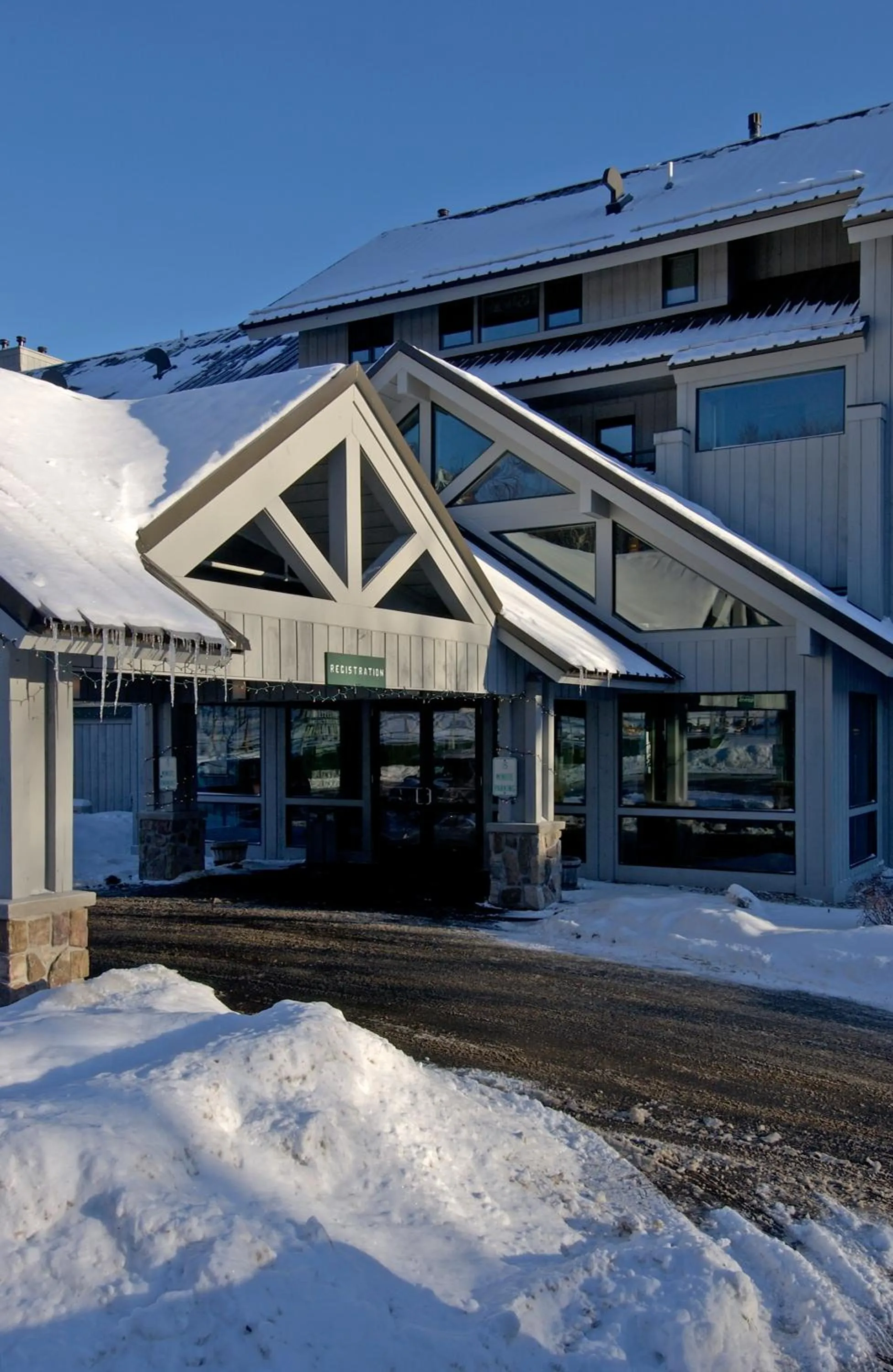 Facade/entrance in Village of Loon Mountain